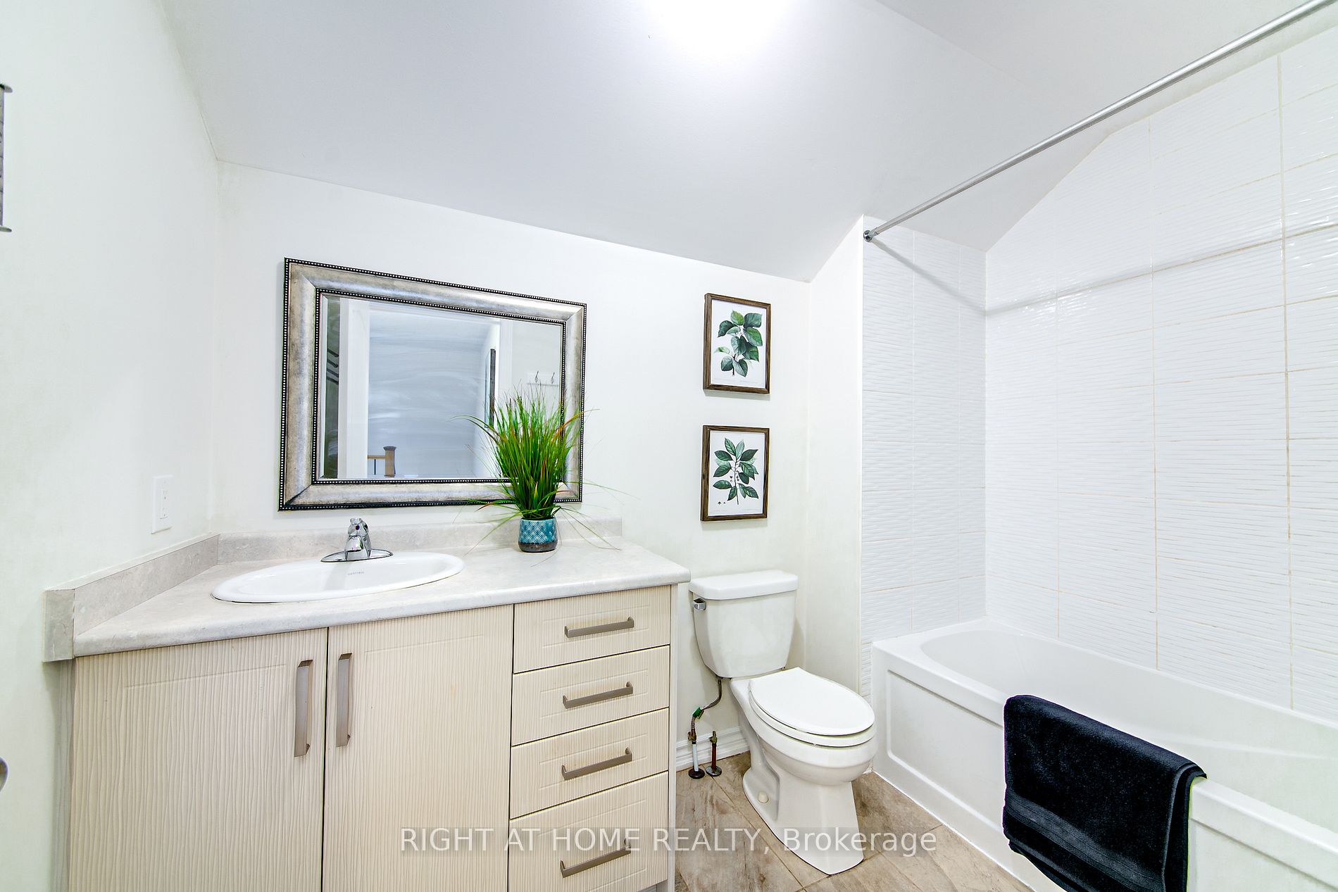 56 Megan Cres