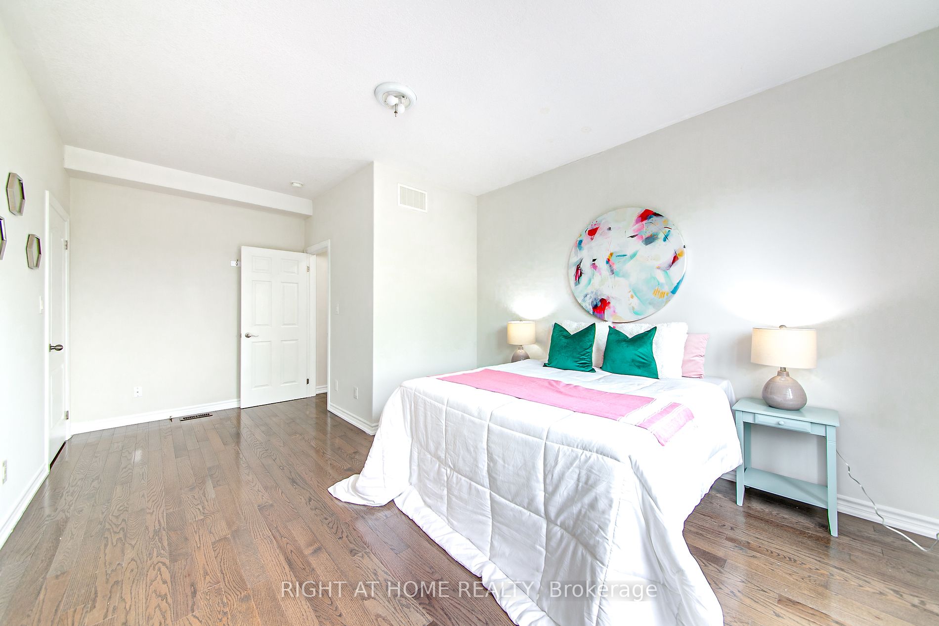 56 Megan Cres