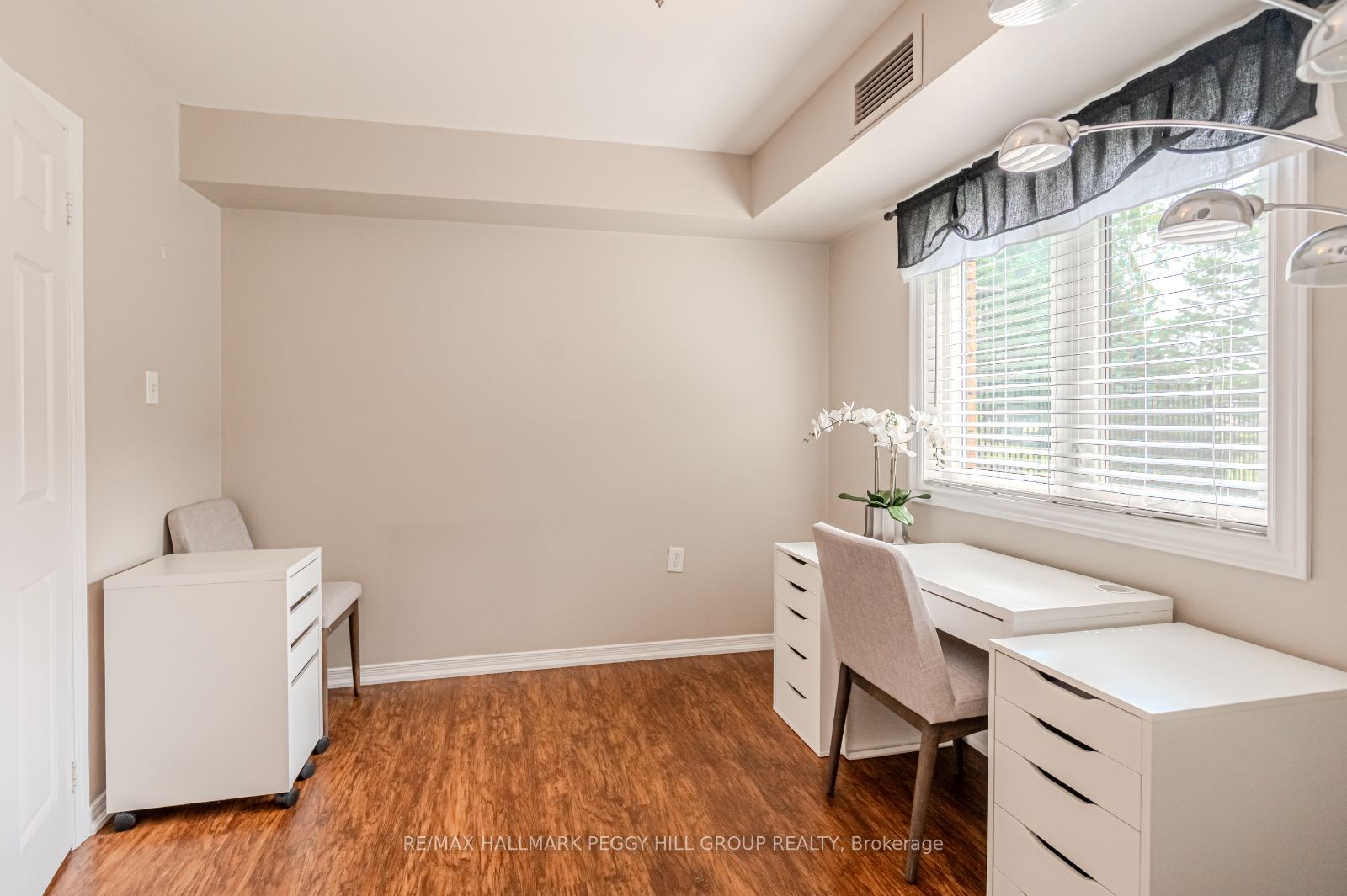 10 Coulter St, #212