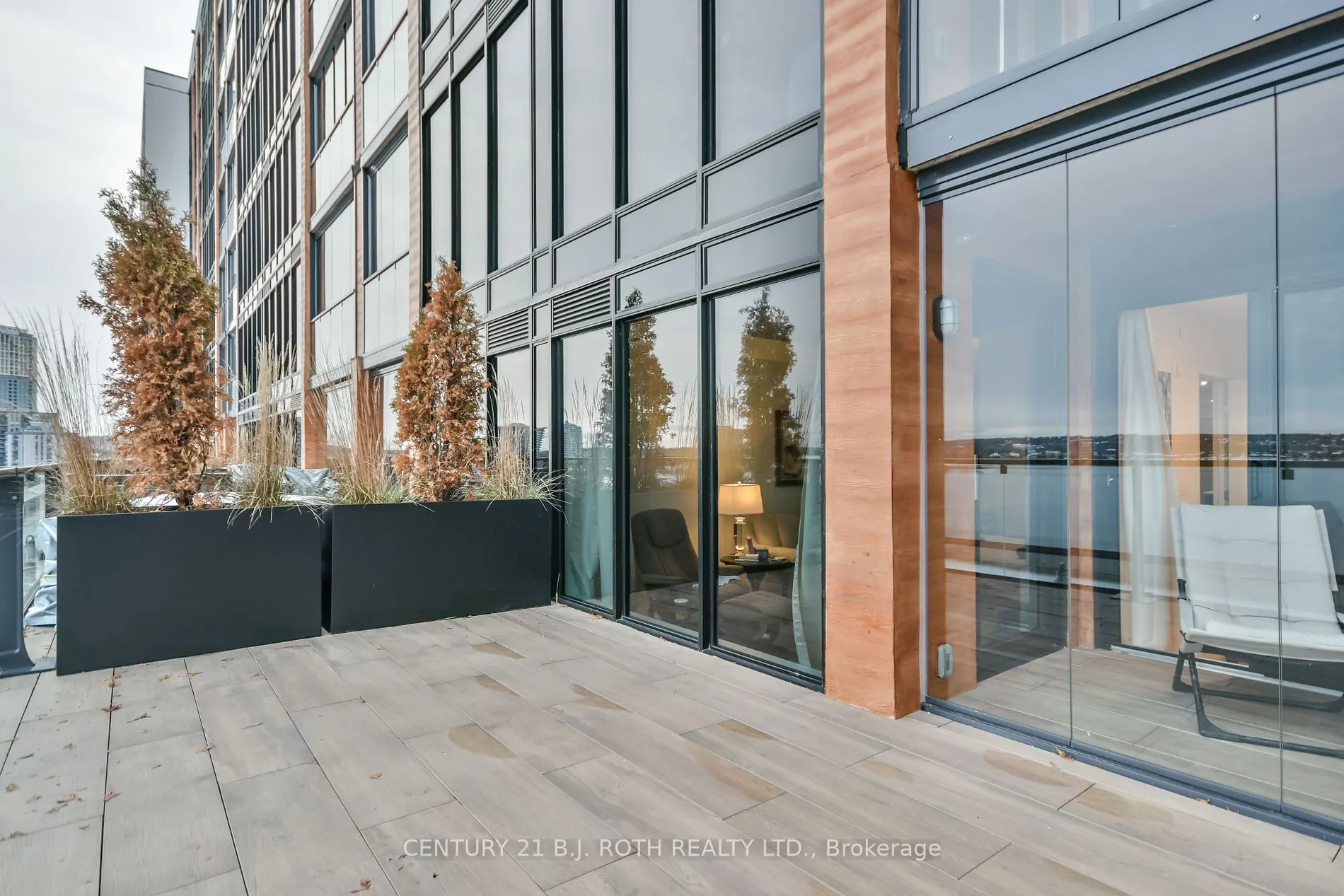185 Dunlop St E, #409