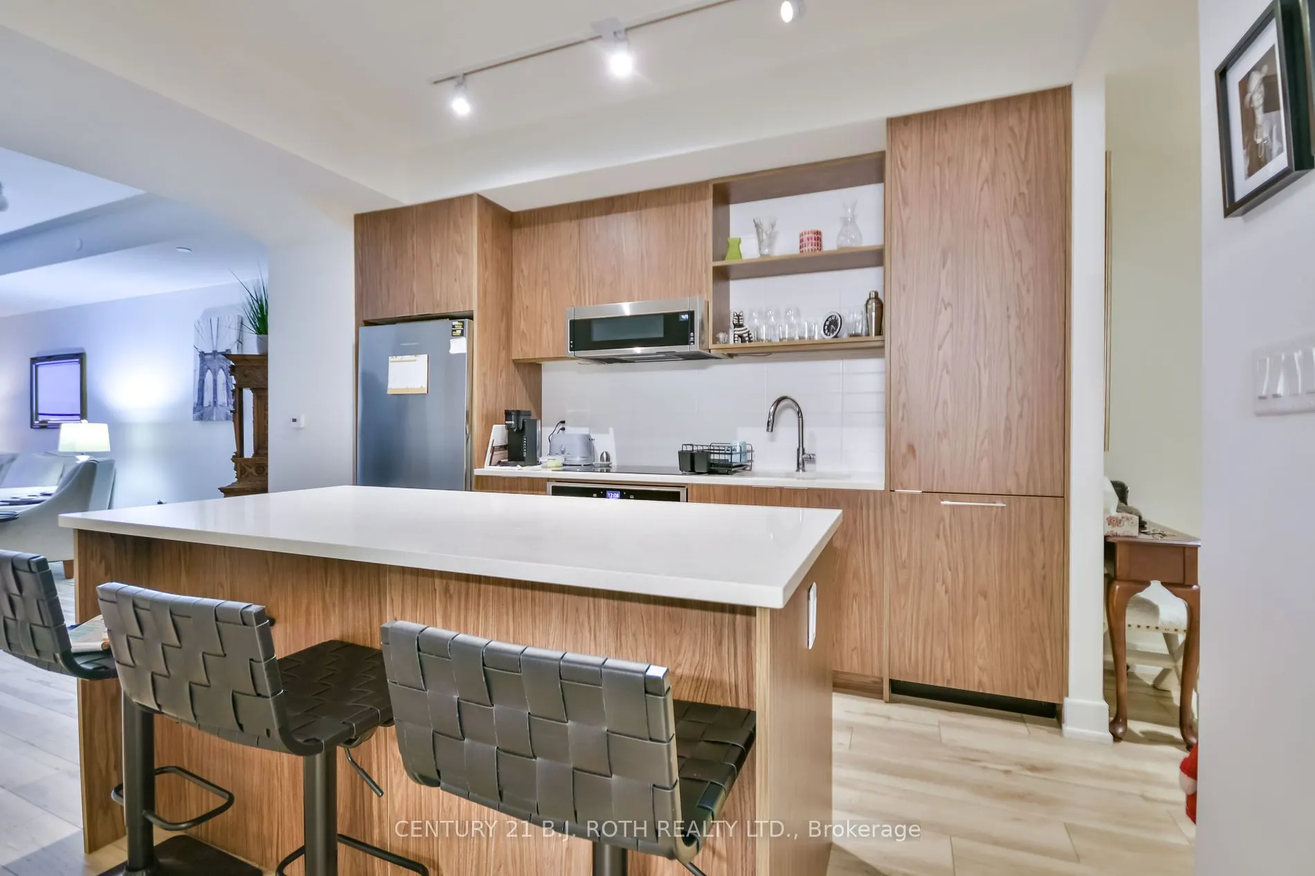 185 Dunlop St E, #409