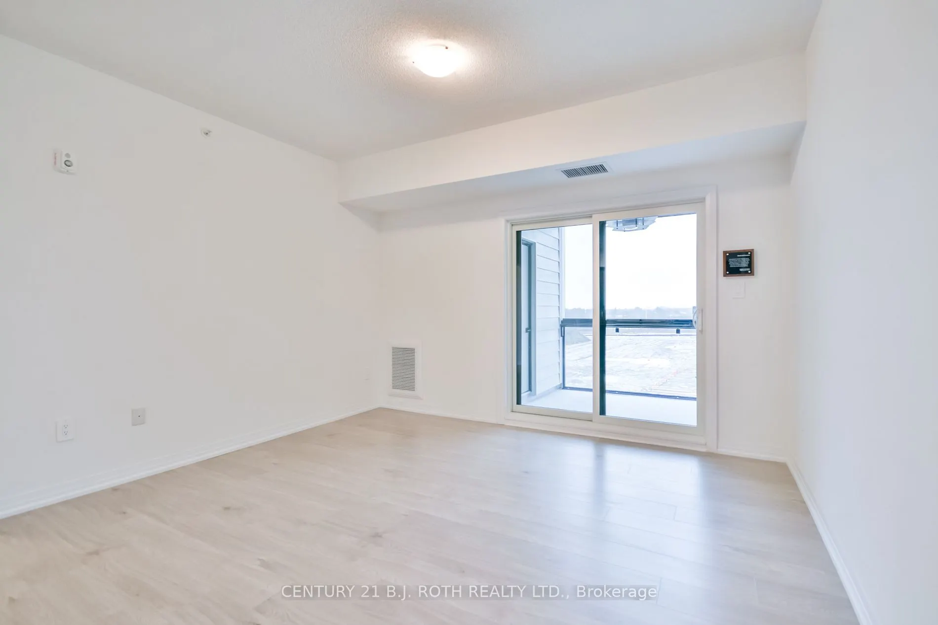 15 Kneeshaw Dr, #605