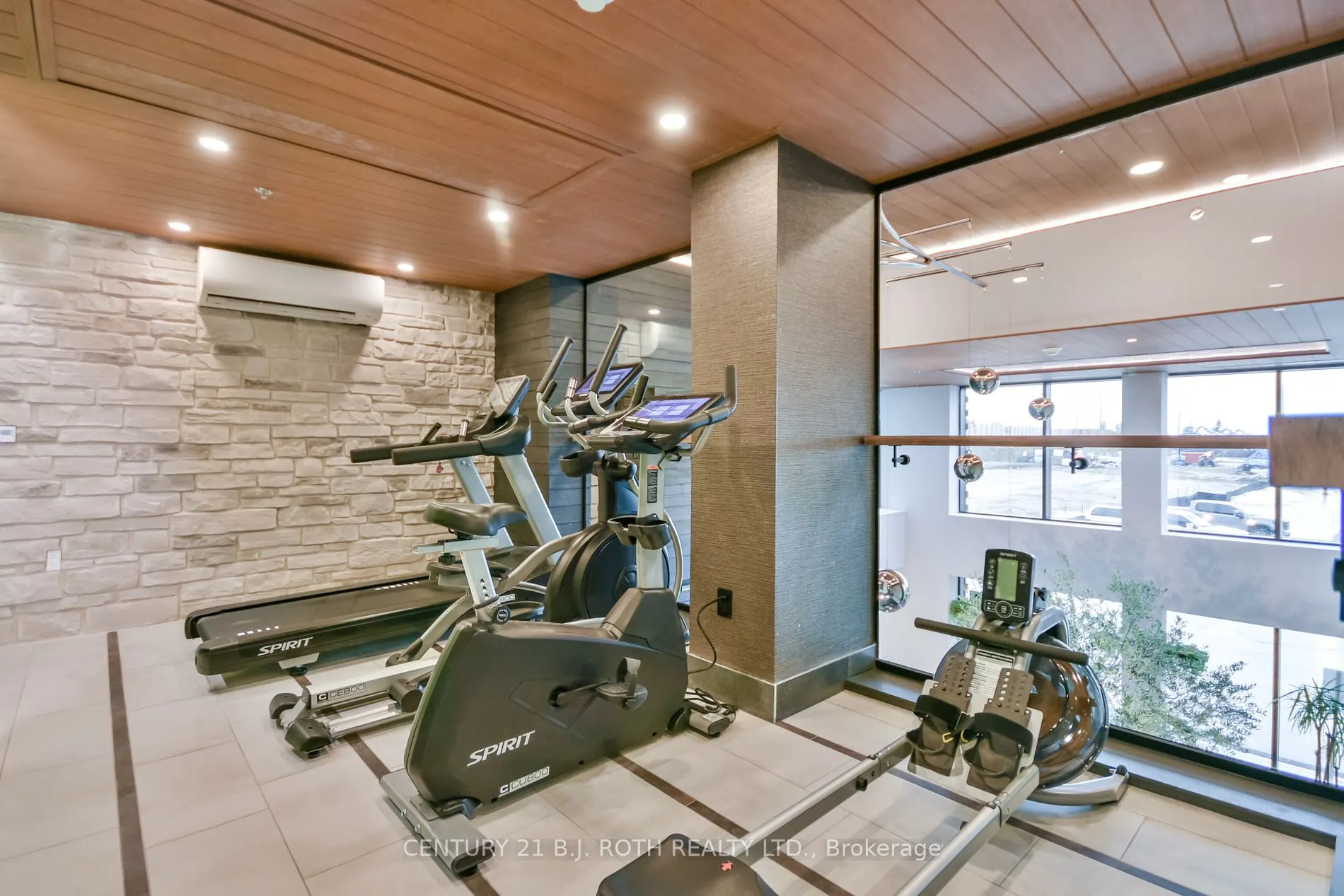 15 Kneeshaw Dr, #605