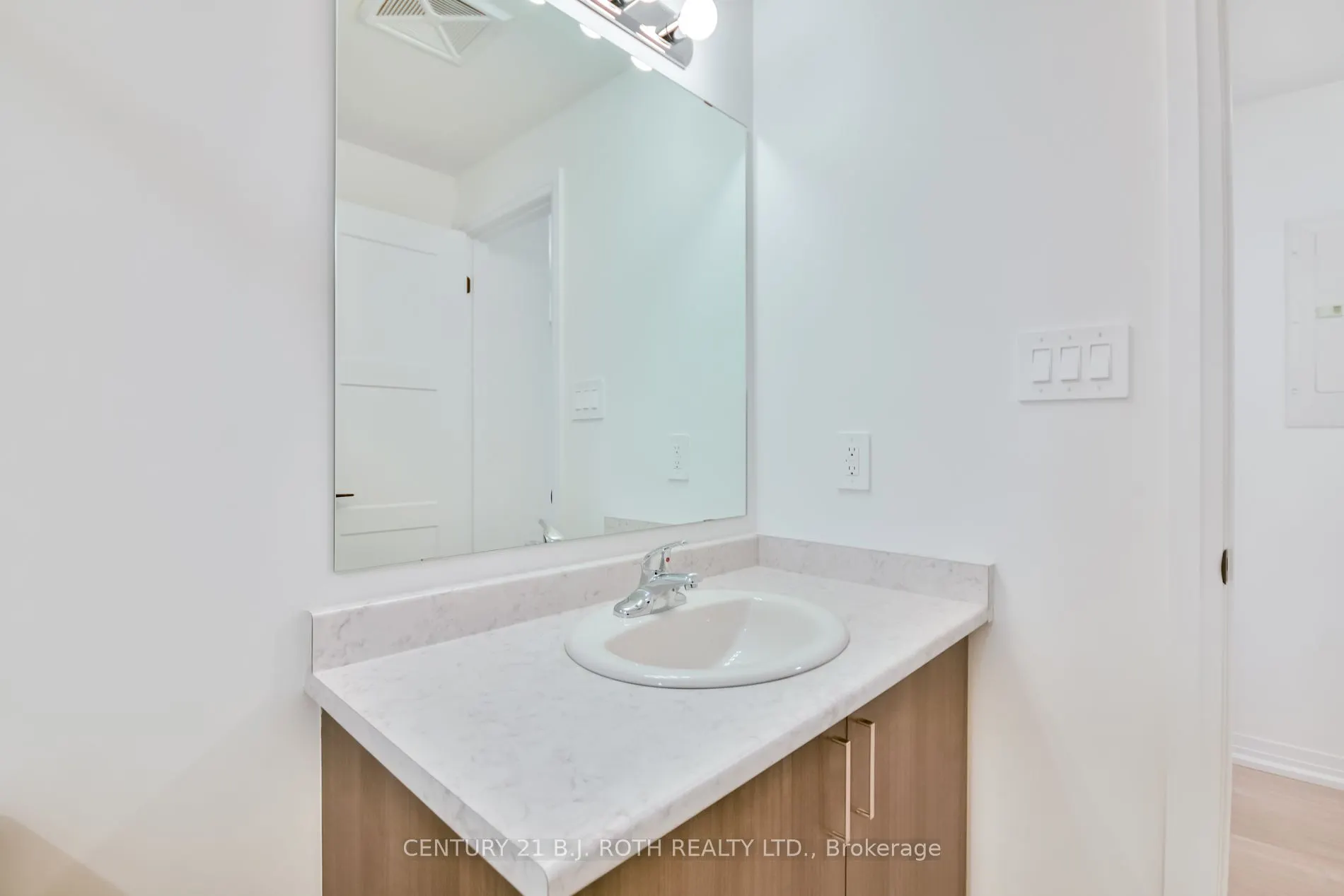 15 Kneeshaw Dr, #605