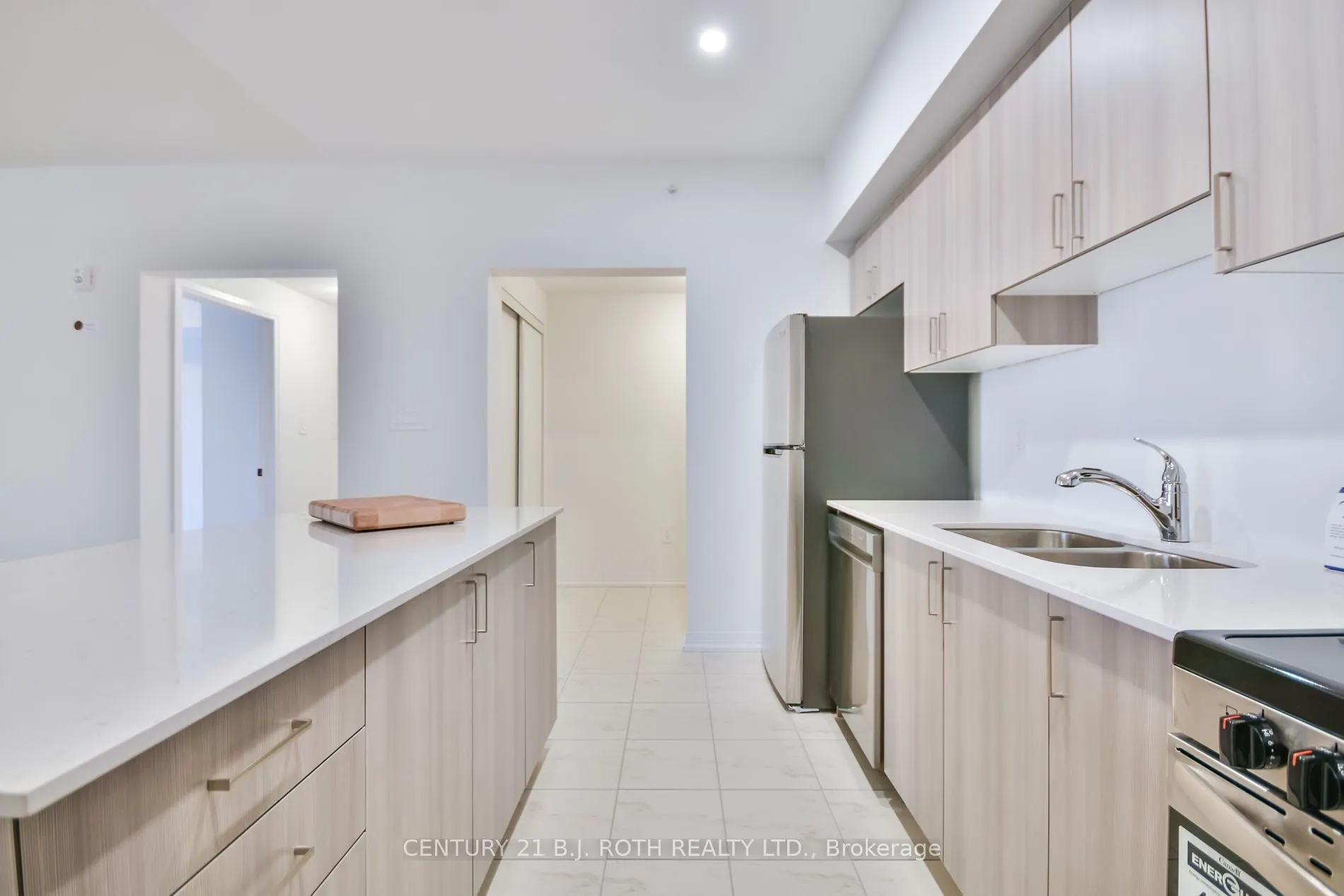 15 Kneeshaw Dr, #606