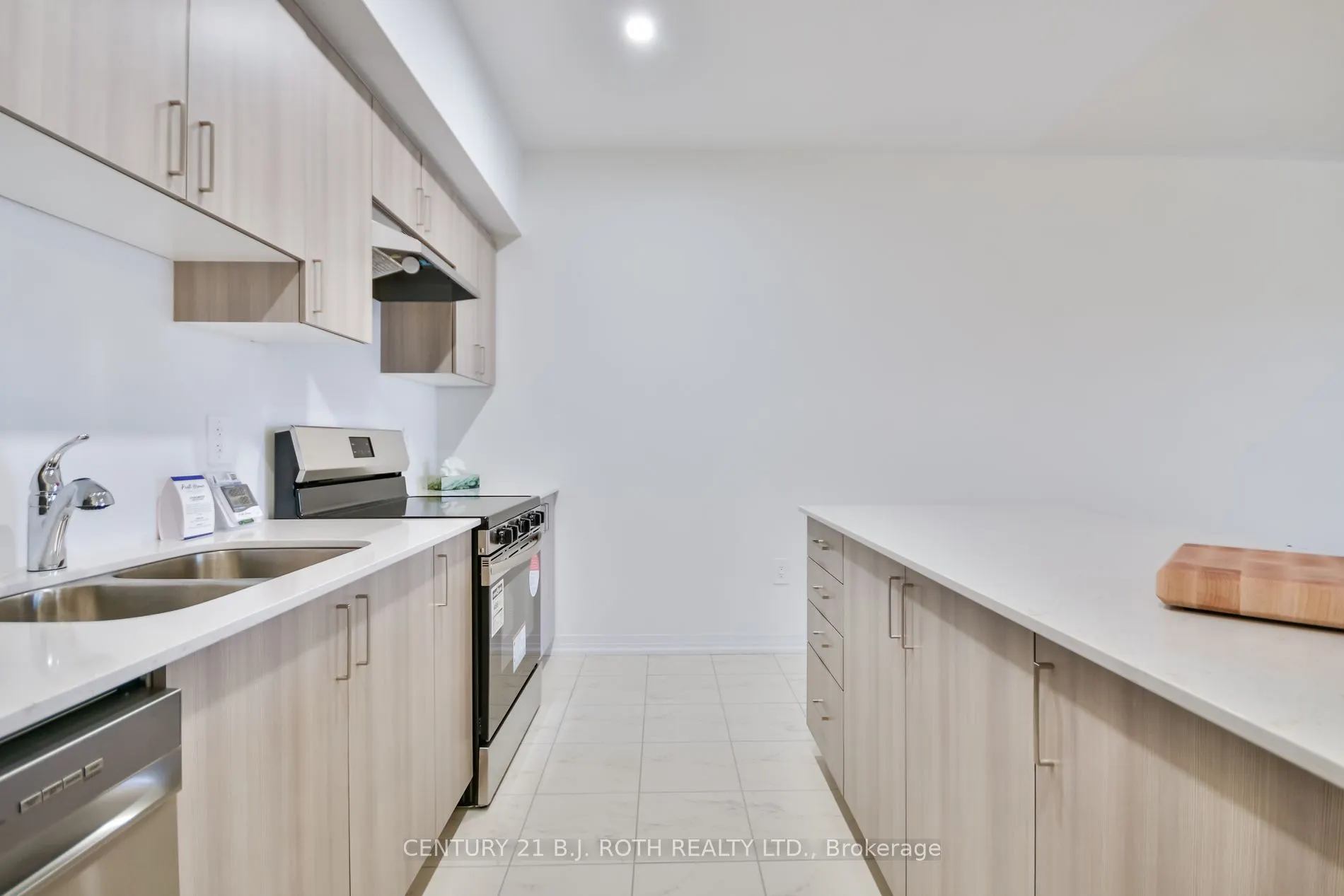 15 Kneeshaw Dr, #606
