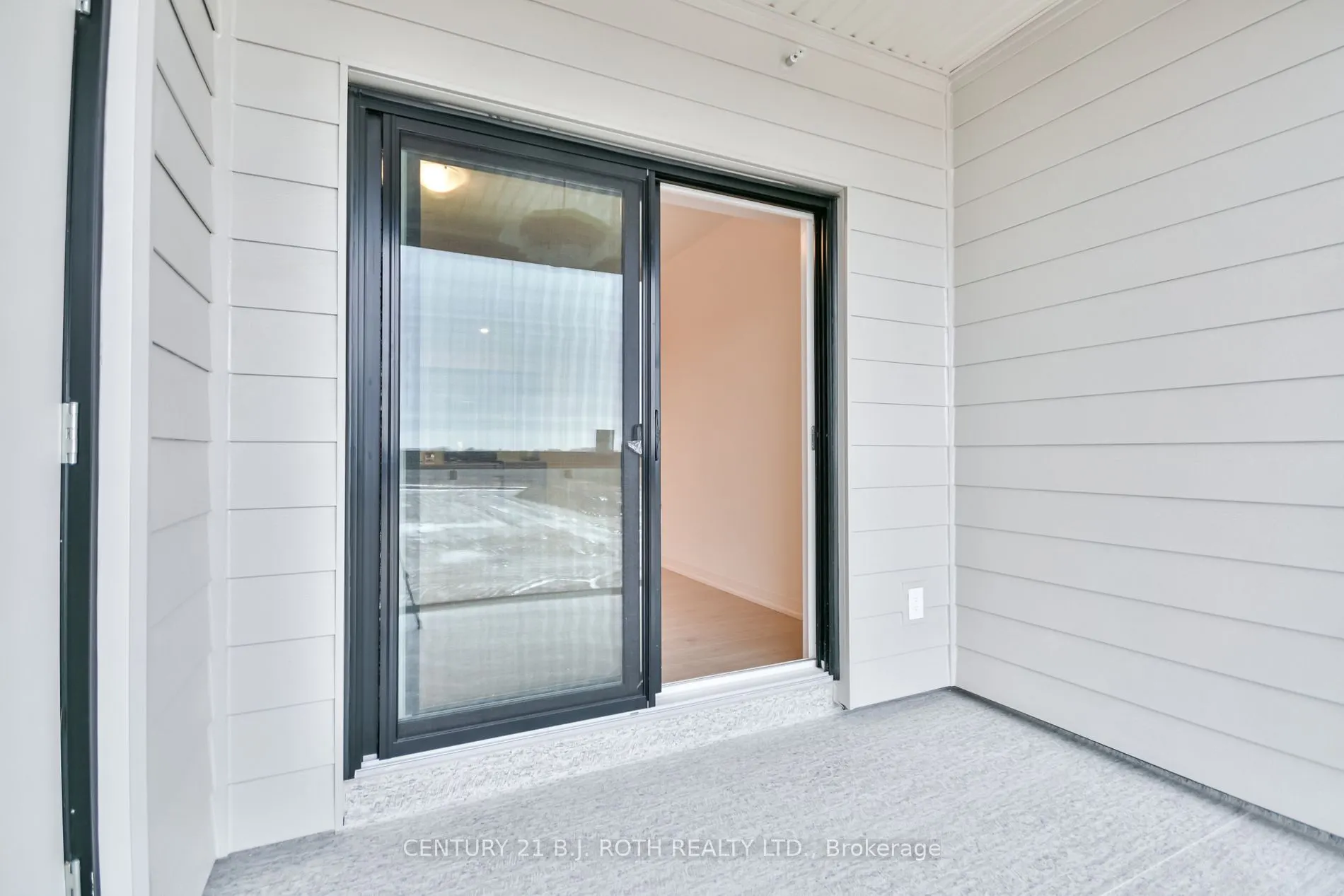 15 Kneeshaw Dr, #606