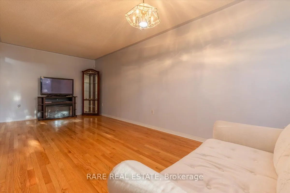 120 D'ambrosio Dr, #28