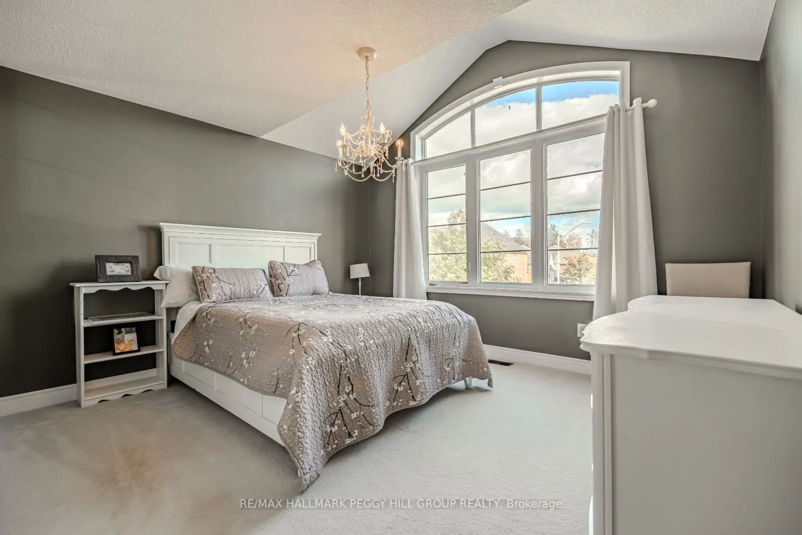 35 Royal Park Blvd