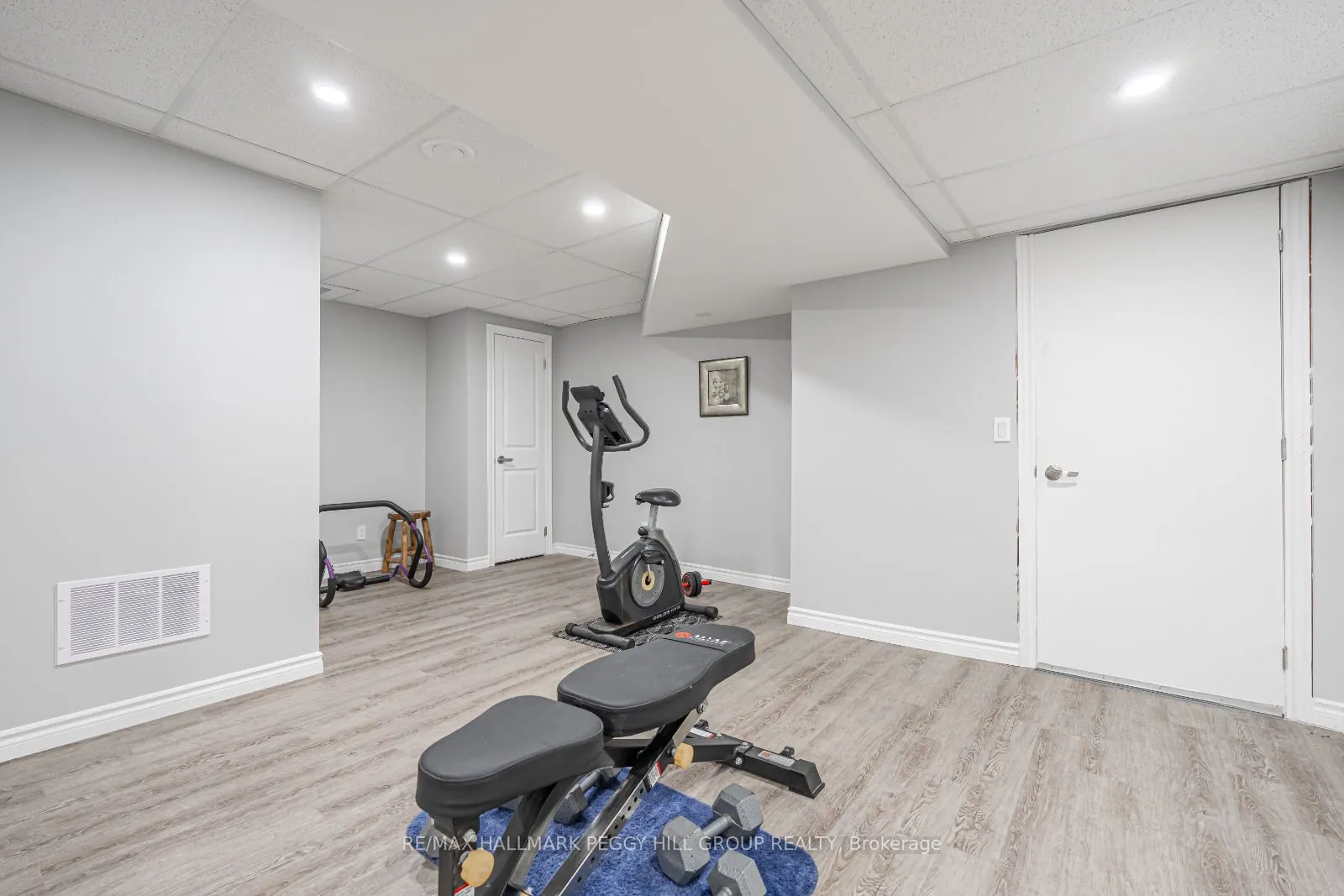 35 Royal Park Blvd