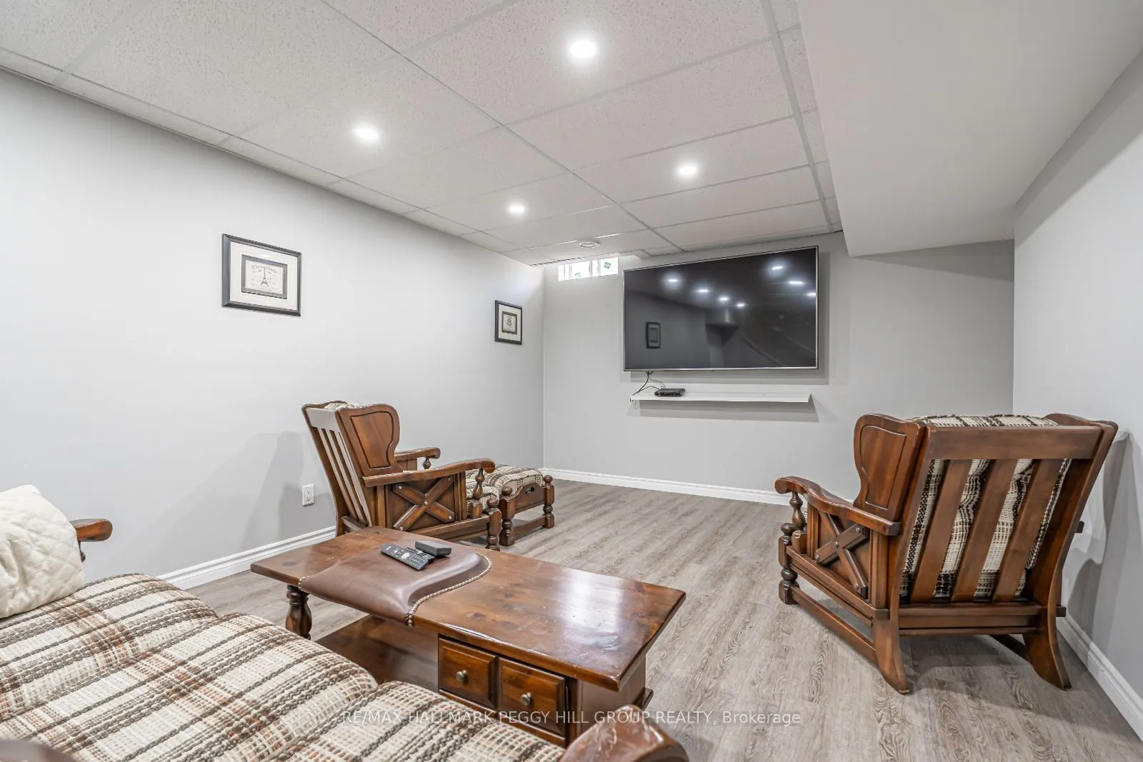 35 Royal Park Blvd