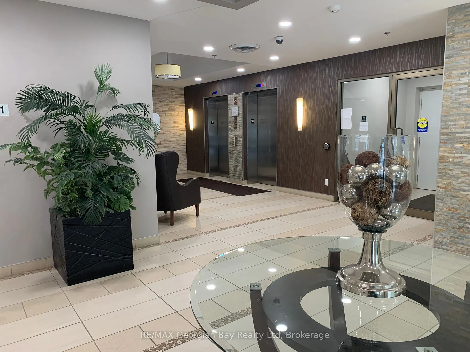 699 ABERDEEN Boulevard, #403