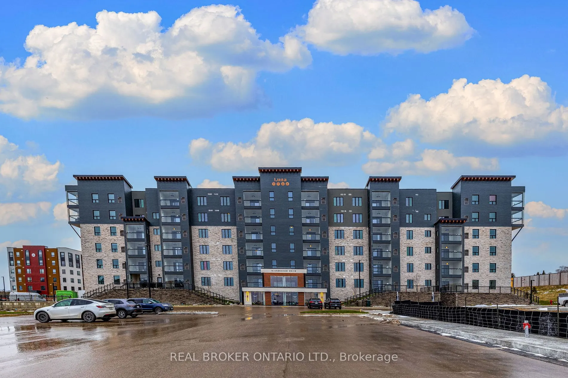 15 Kneeshaw Dr, #205