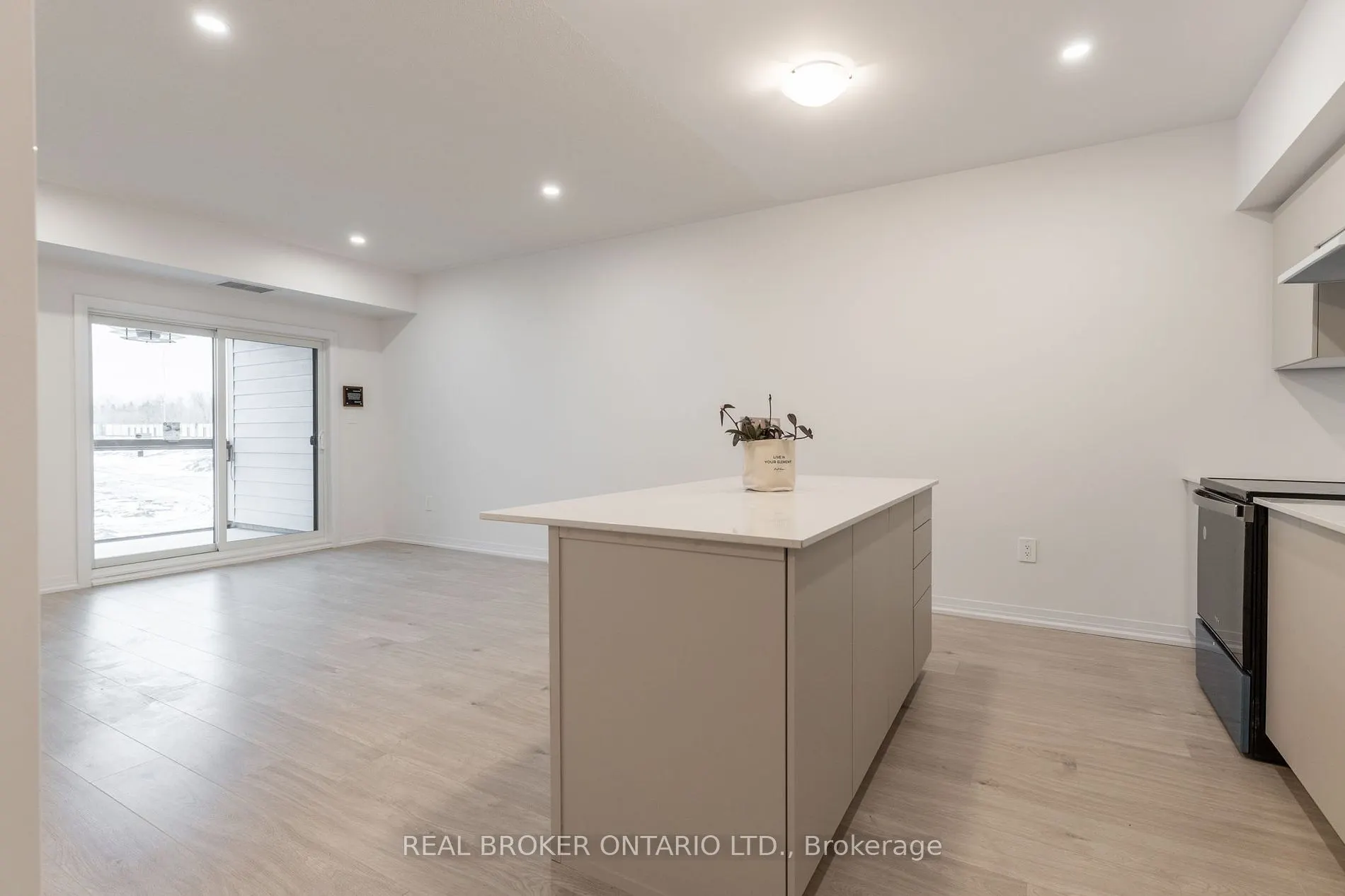 15 Kneeshaw Dr, #205