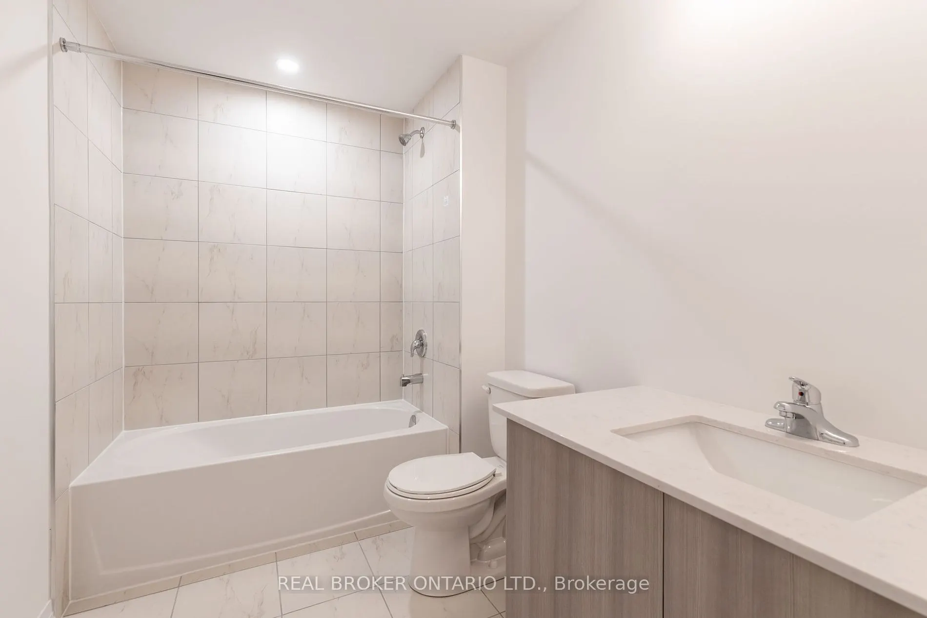 15 Kneeshaw Dr, #205