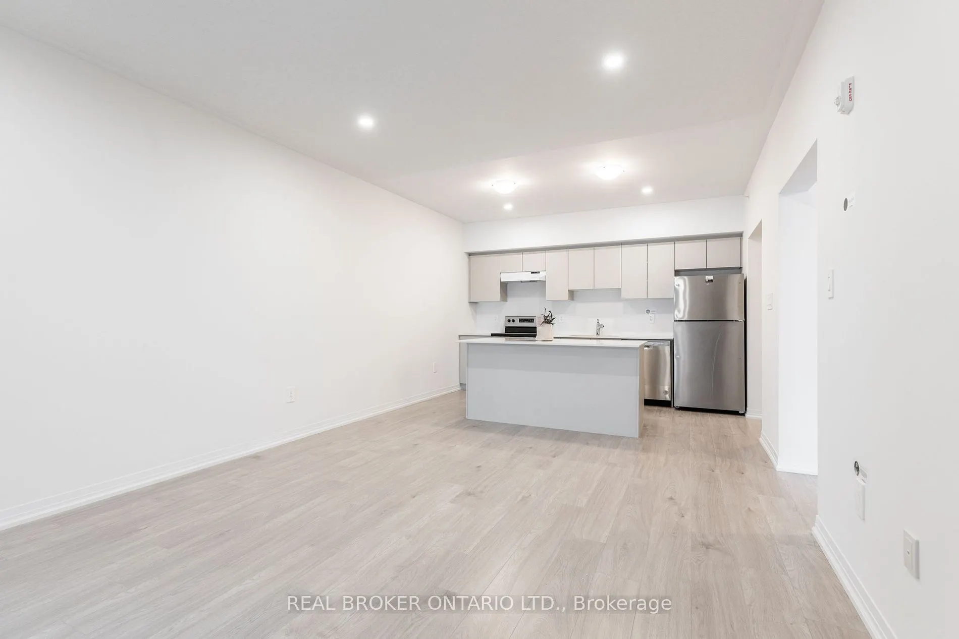 15 Kneeshaw Dr, #205