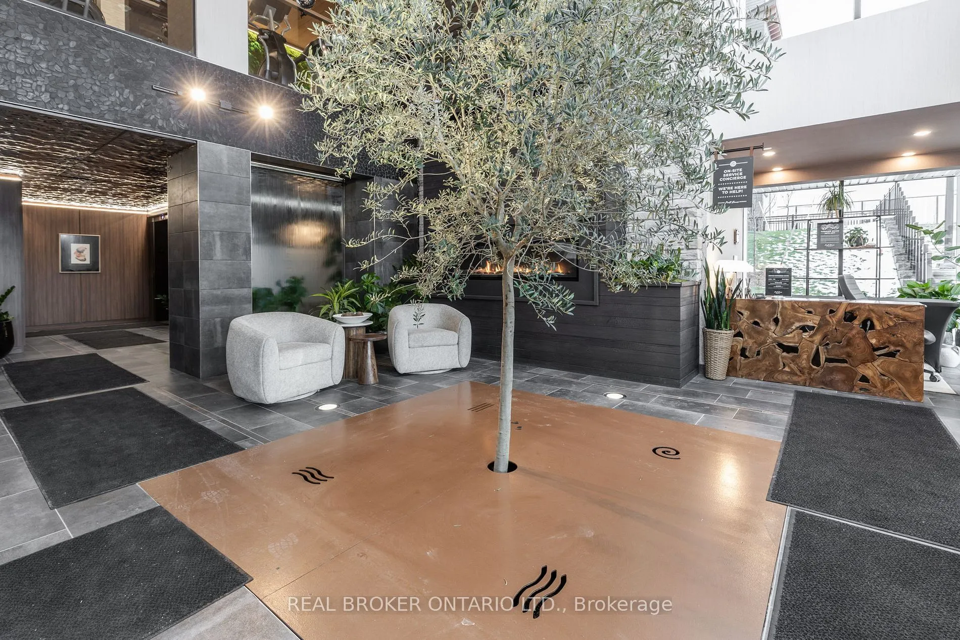 15 Kneeshaw Dr, #205