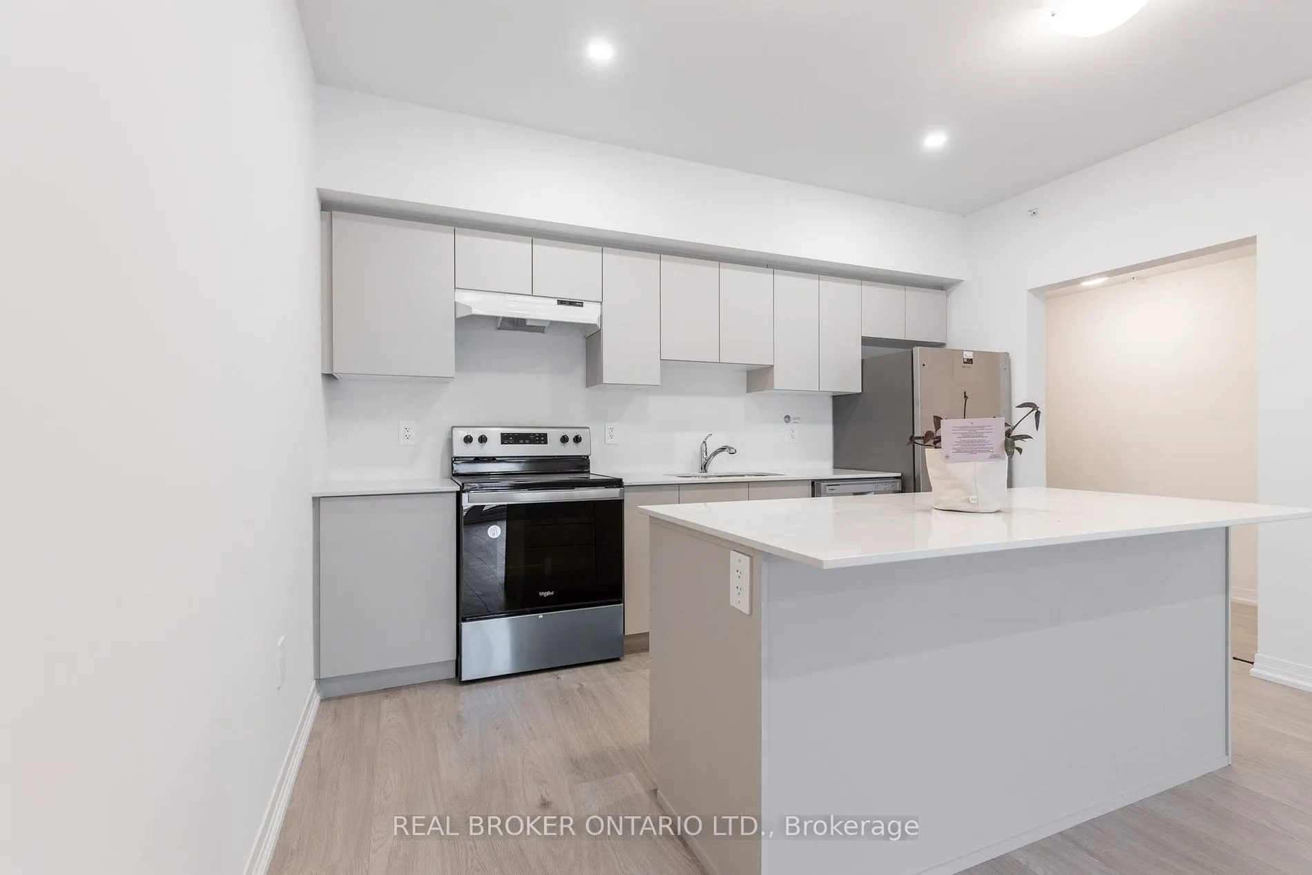 15 Kneeshaw Dr, #205