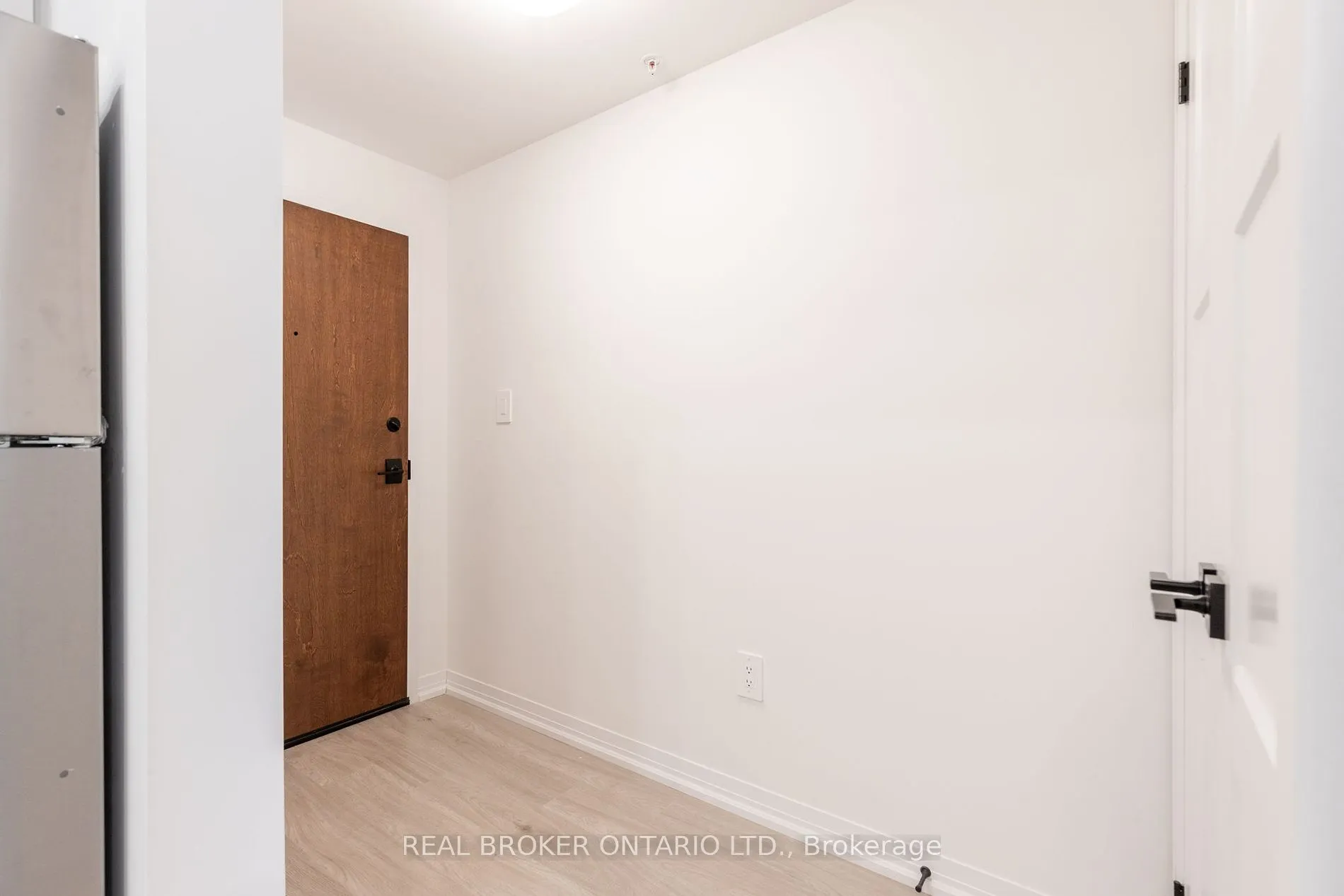 15 Kneeshaw Dr, #205