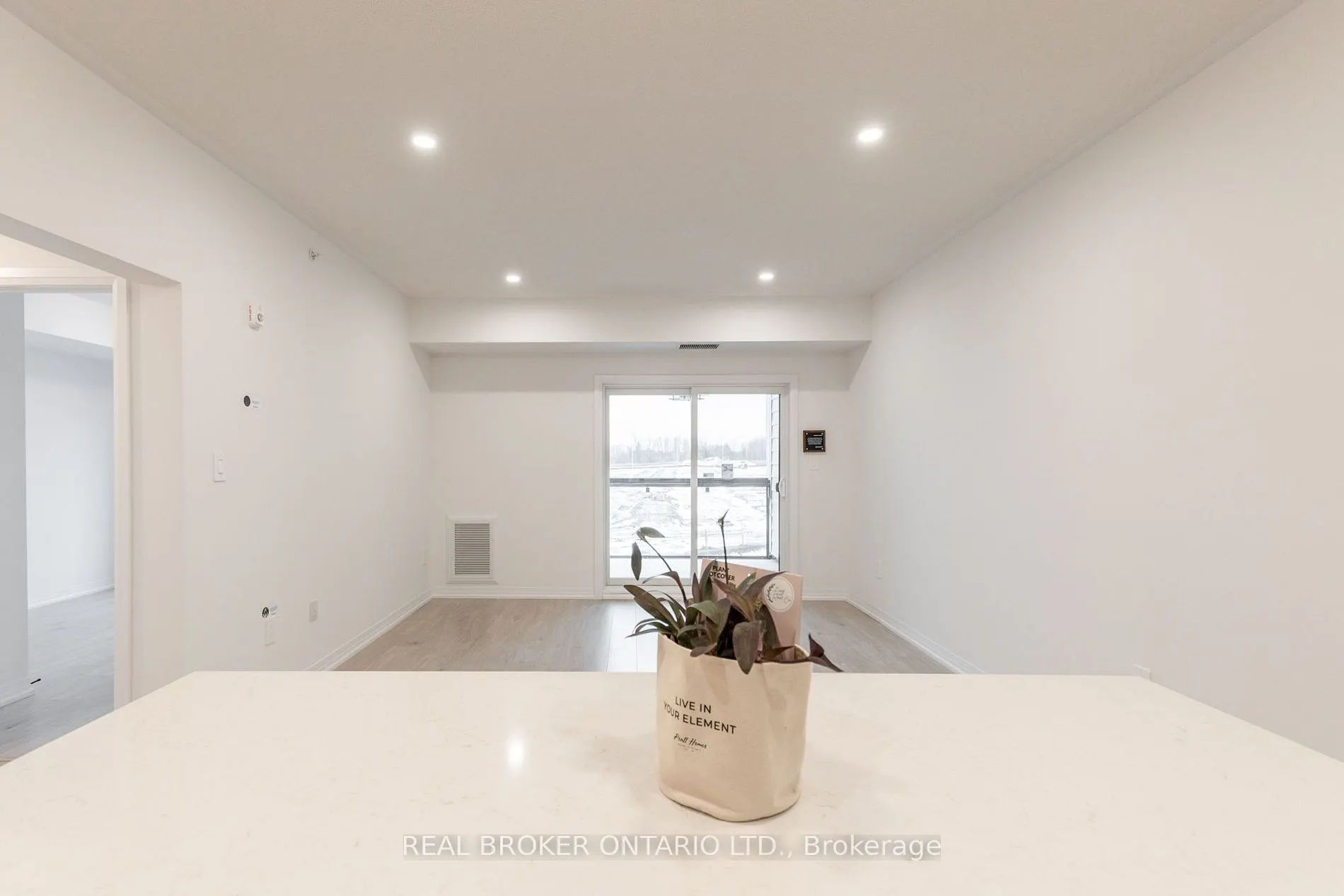 15 Kneeshaw Dr, #205