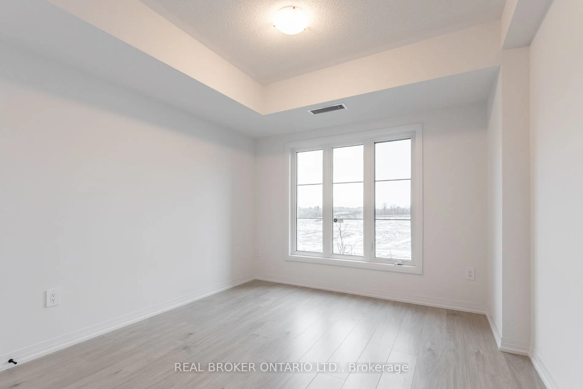 15 Kneeshaw Dr, #205