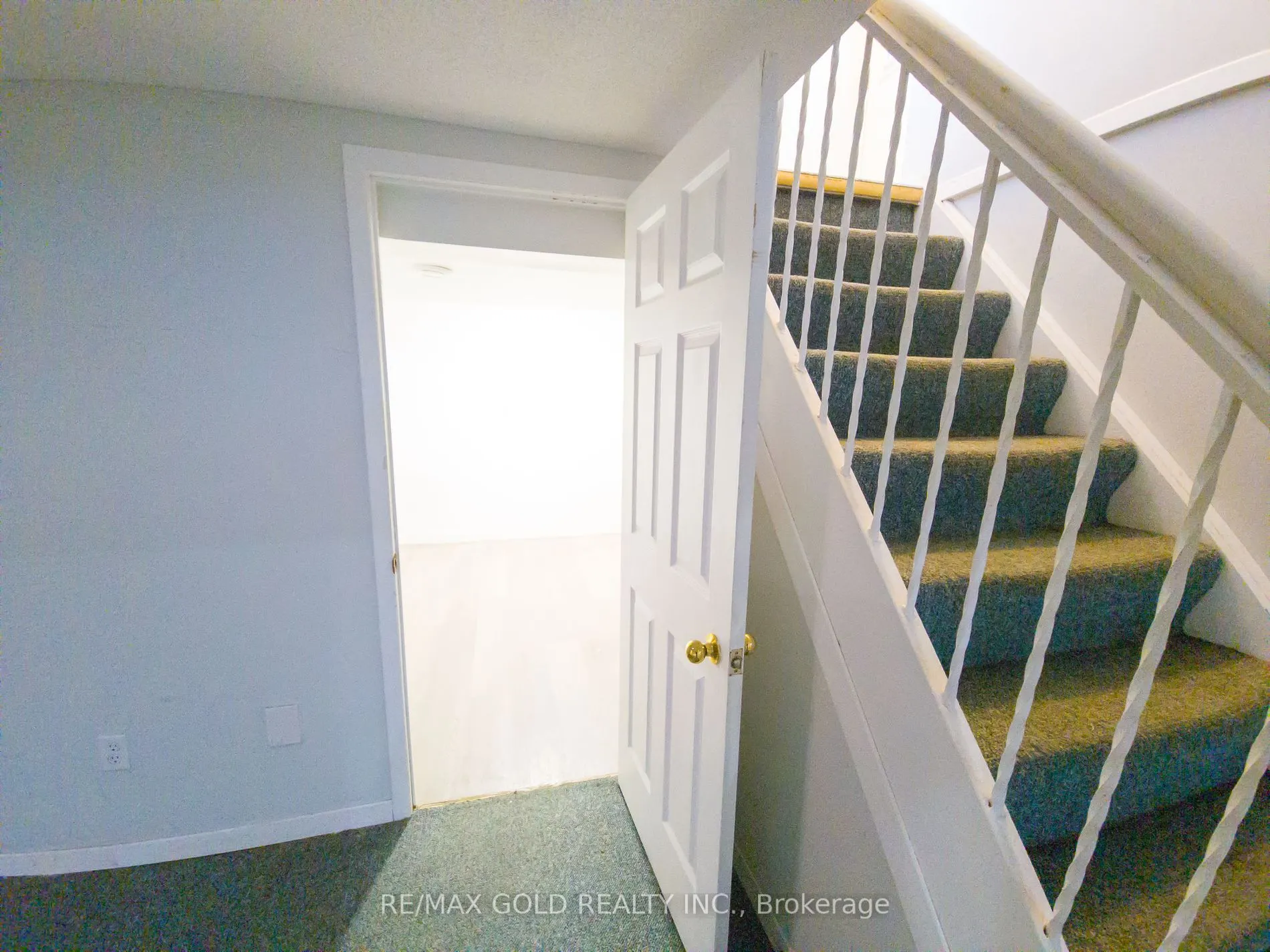 275 Grove St E