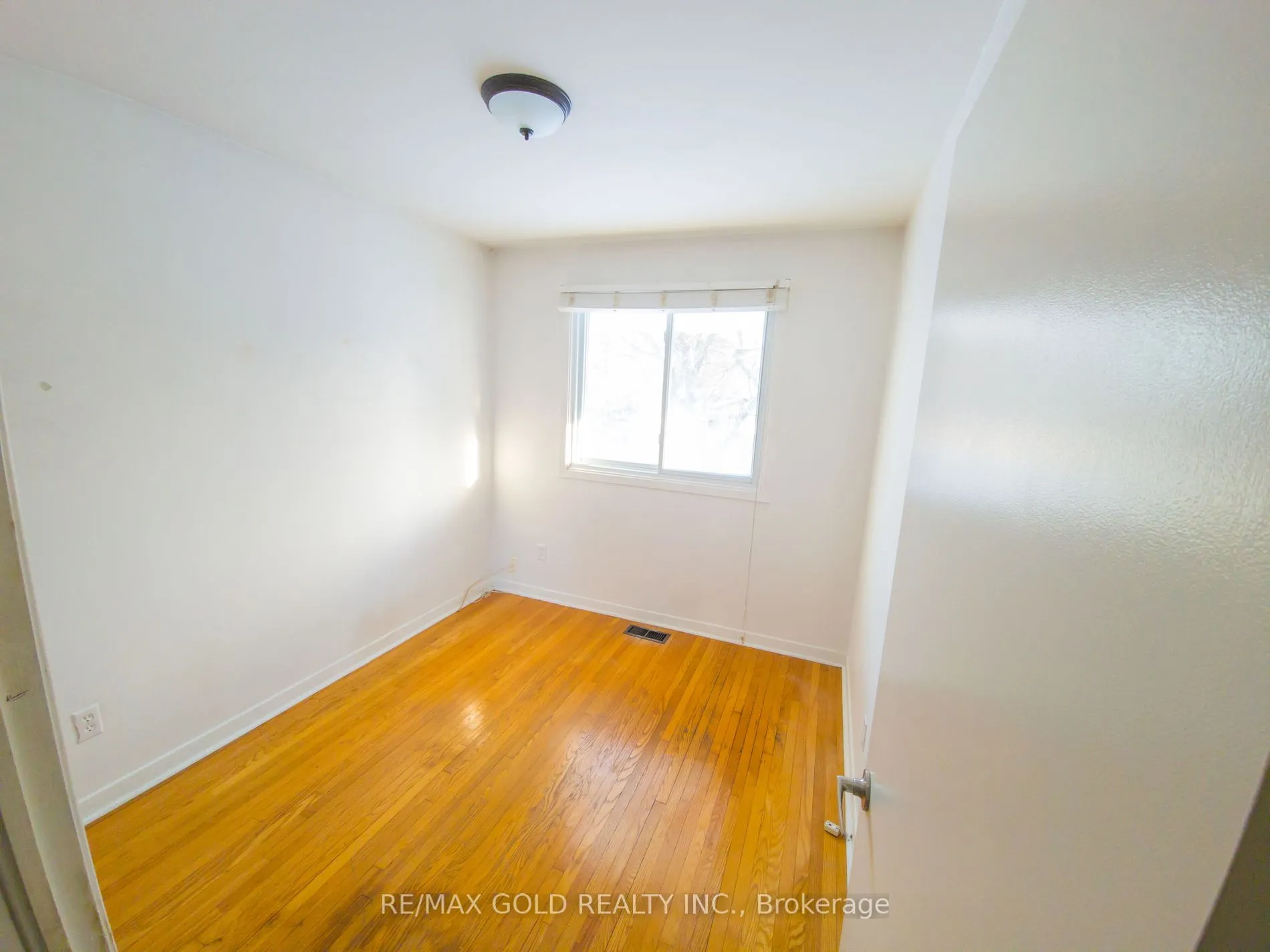 275 Grove St E