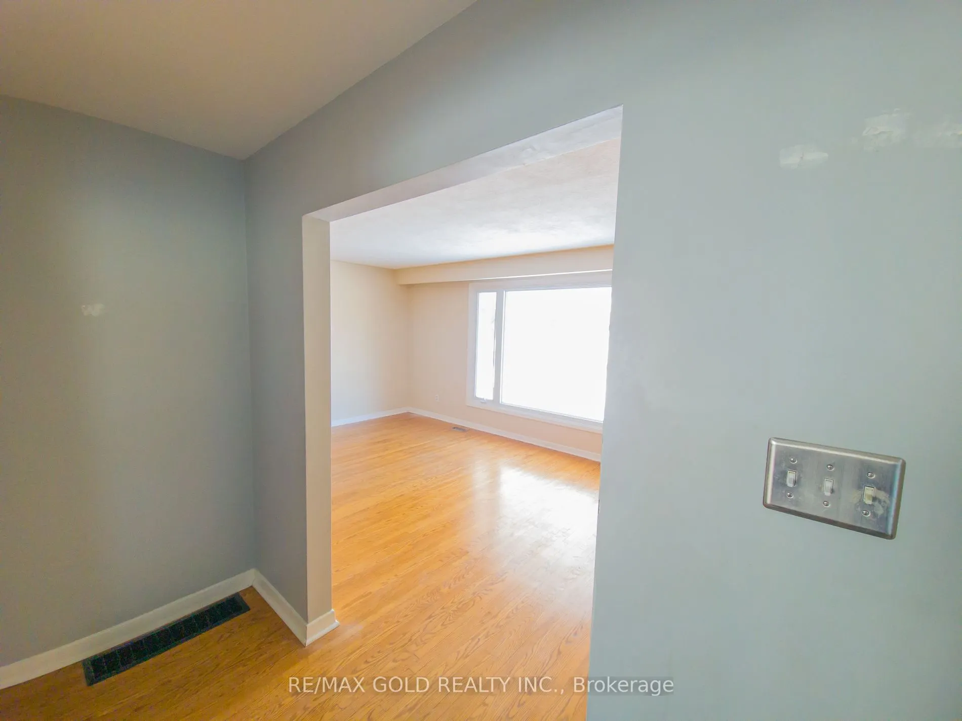 275 Grove St E