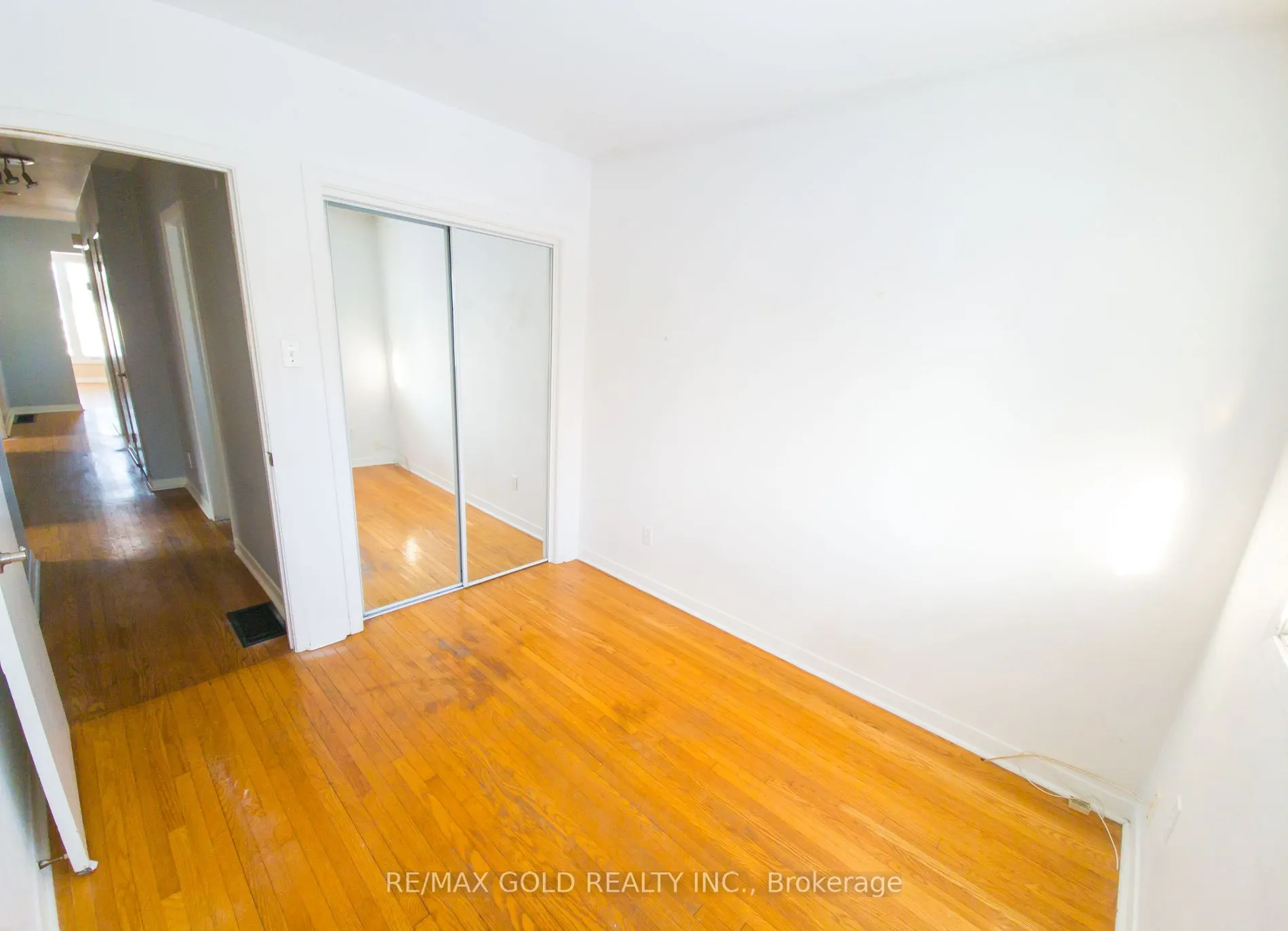 275 Grove St E