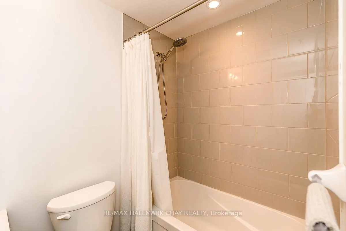 299 Cundles Rd E, #205