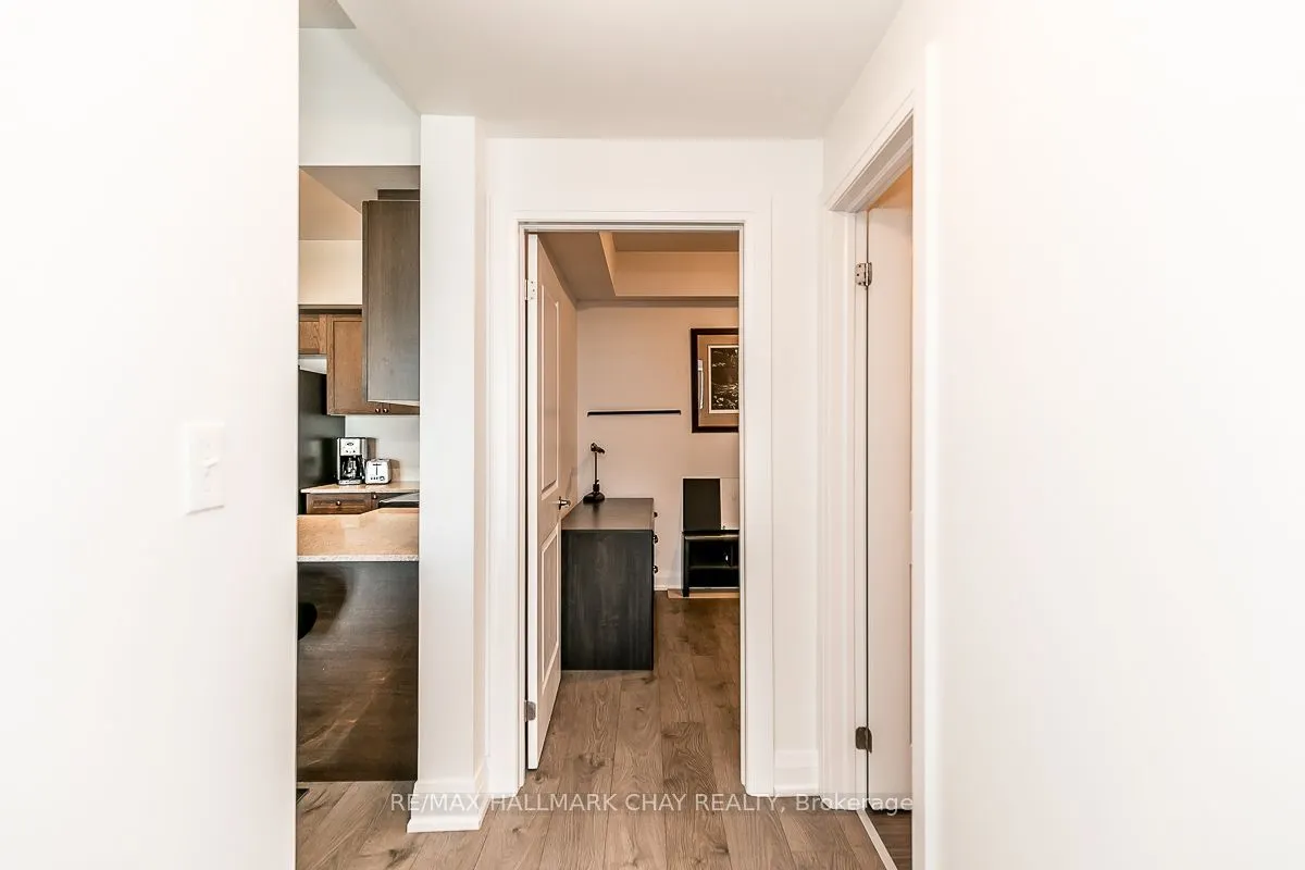 299 Cundles Rd E, #205