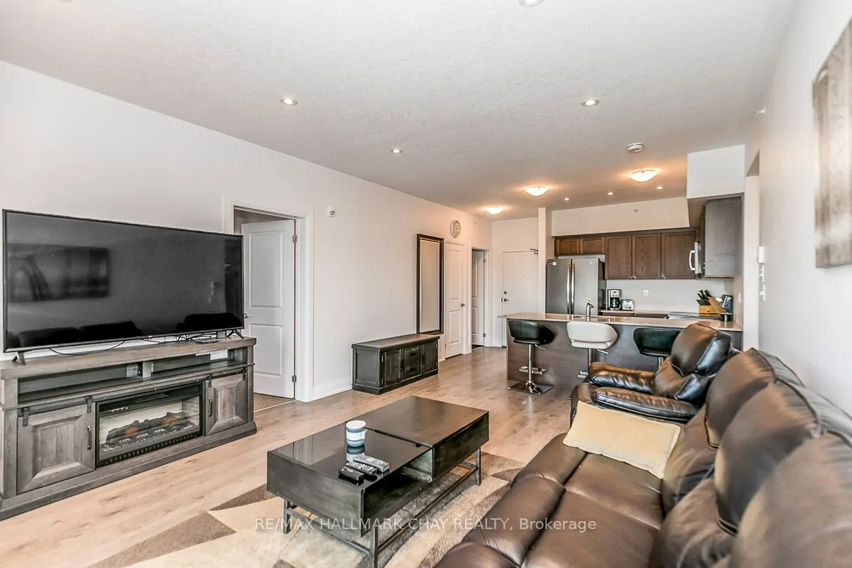 299 Cundles Rd E, #205