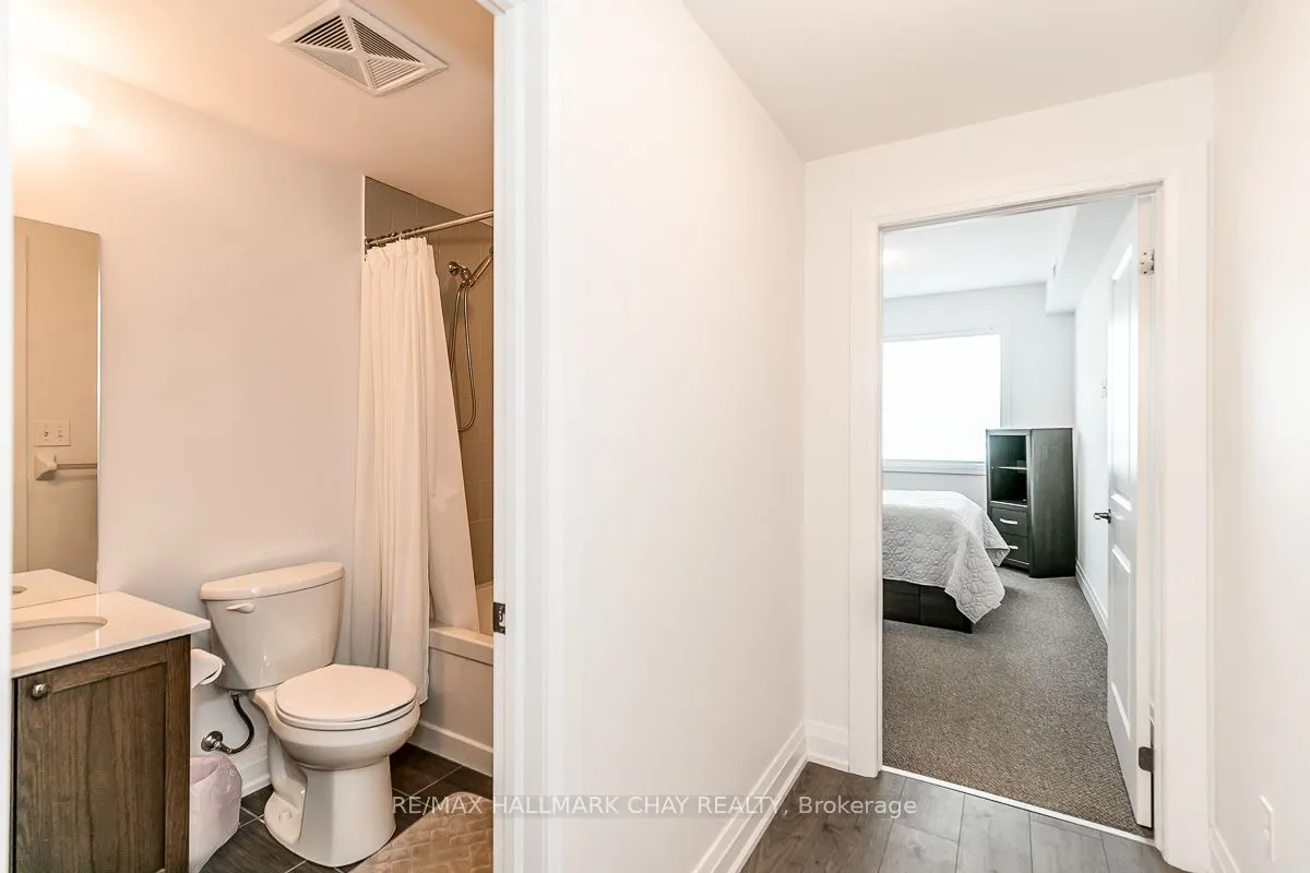 299 Cundles Rd E, #205