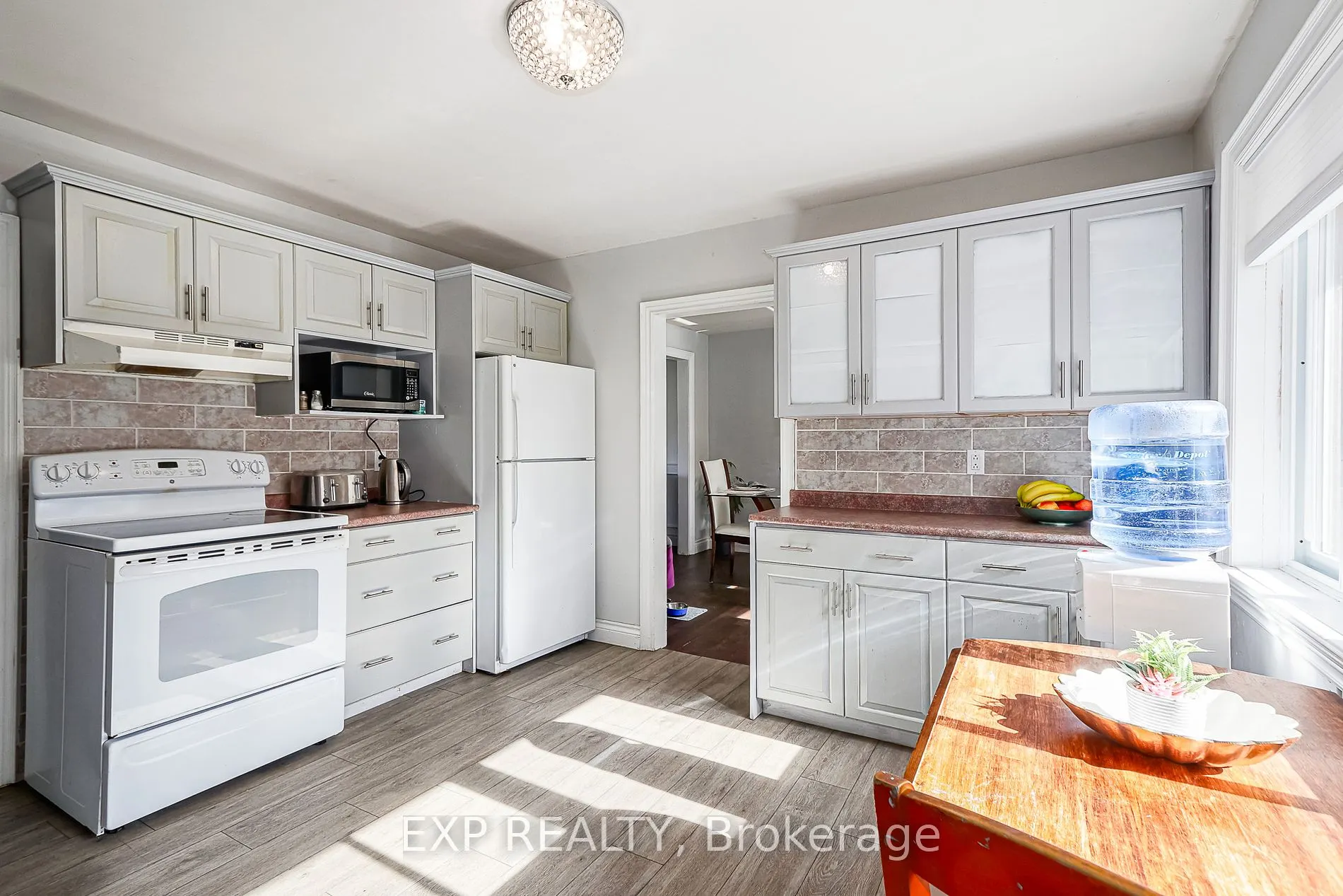 19 Locke Ave