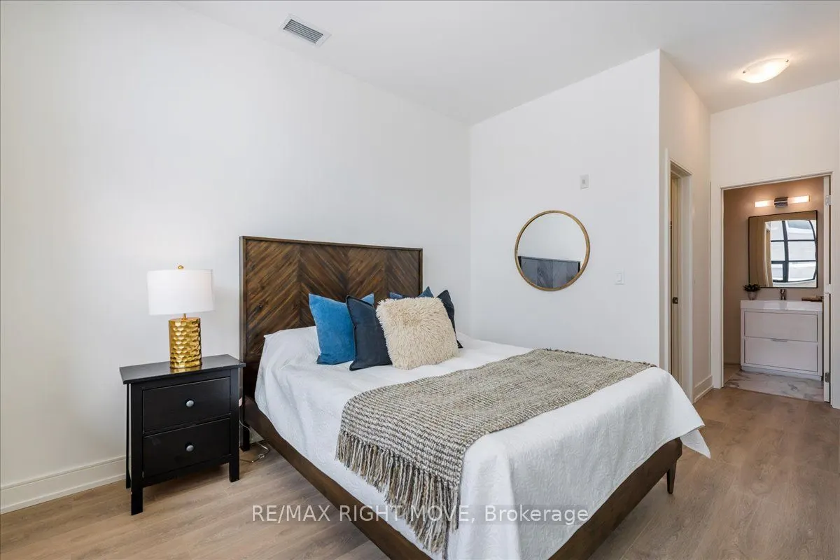 21 Matchedash Street, #211