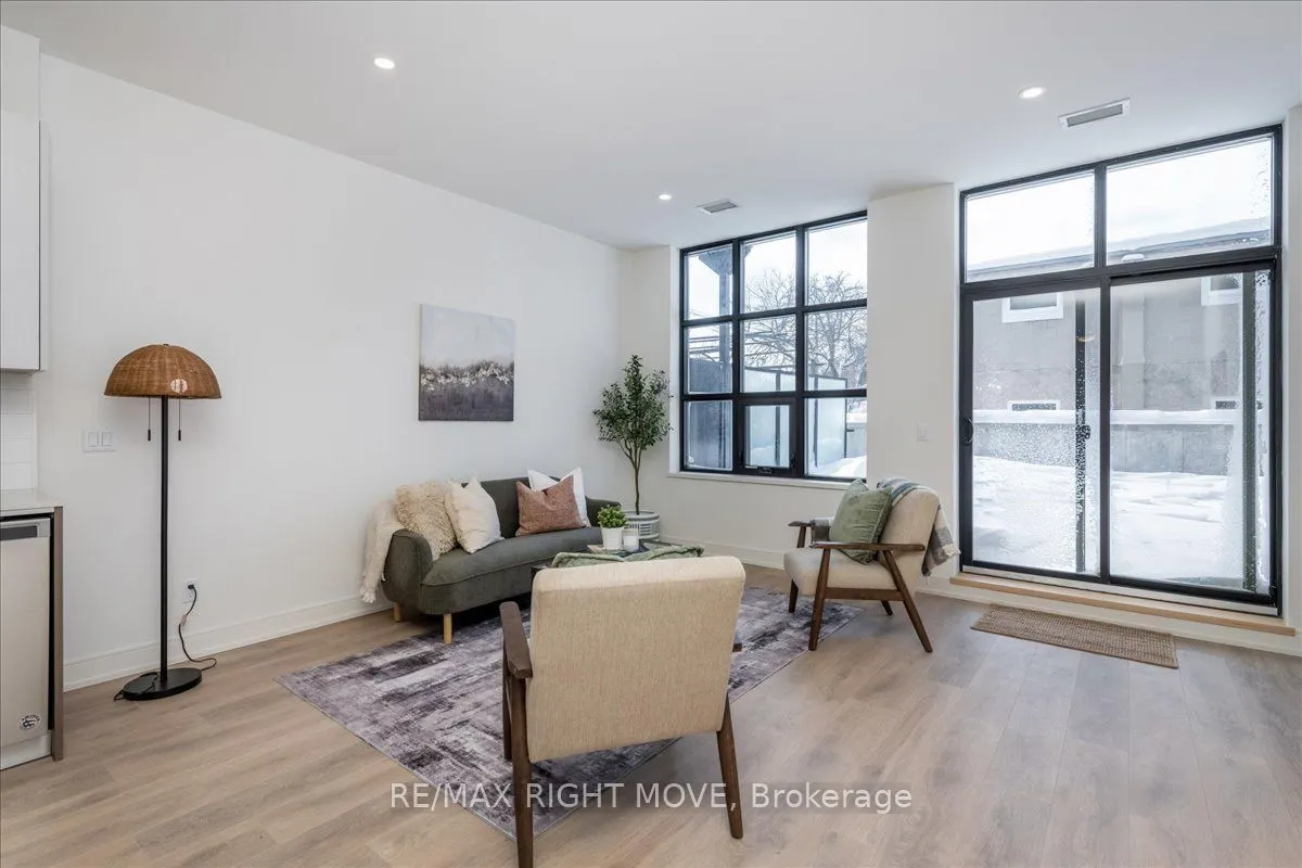 21 Matchedash Street, #211