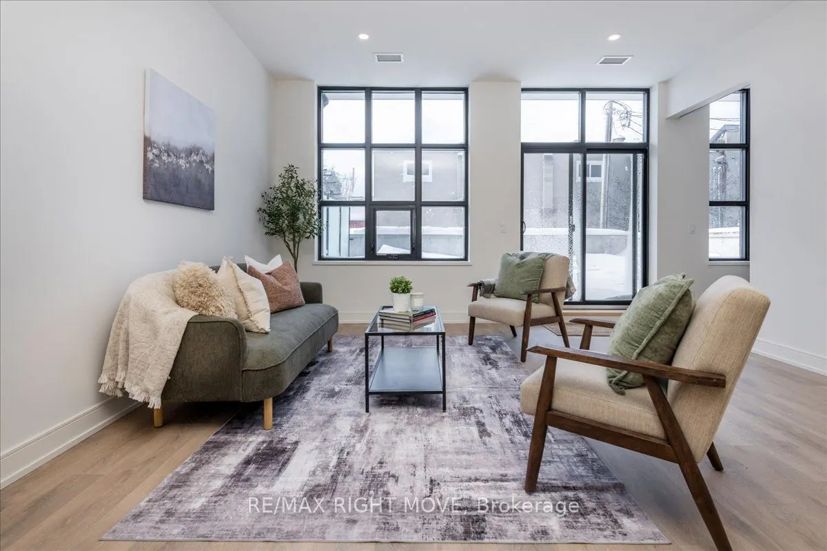 21 Matchedash Street, #211