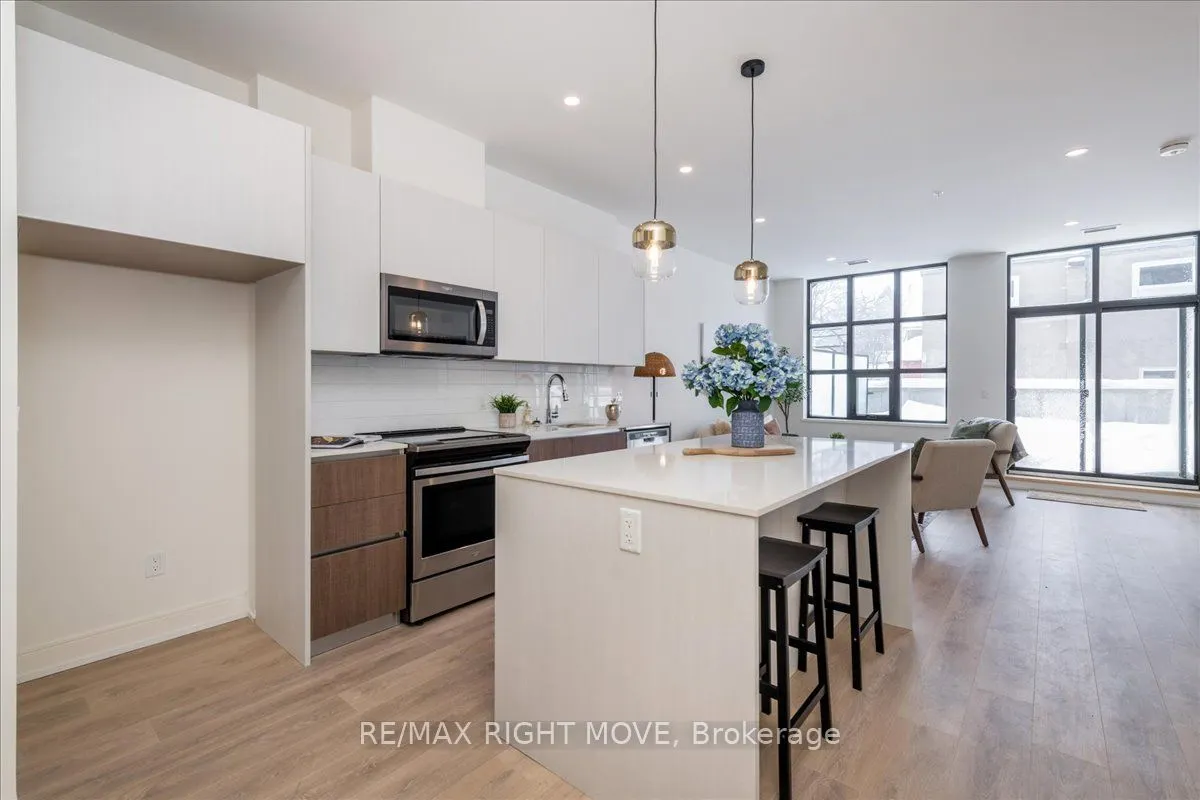 21 Matchedash Street, #211