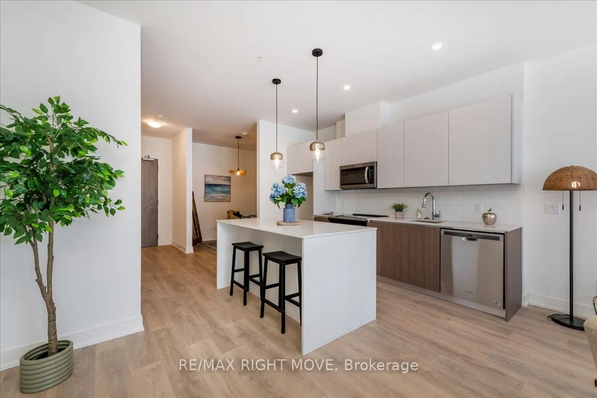 21 Matchedash Street, #211