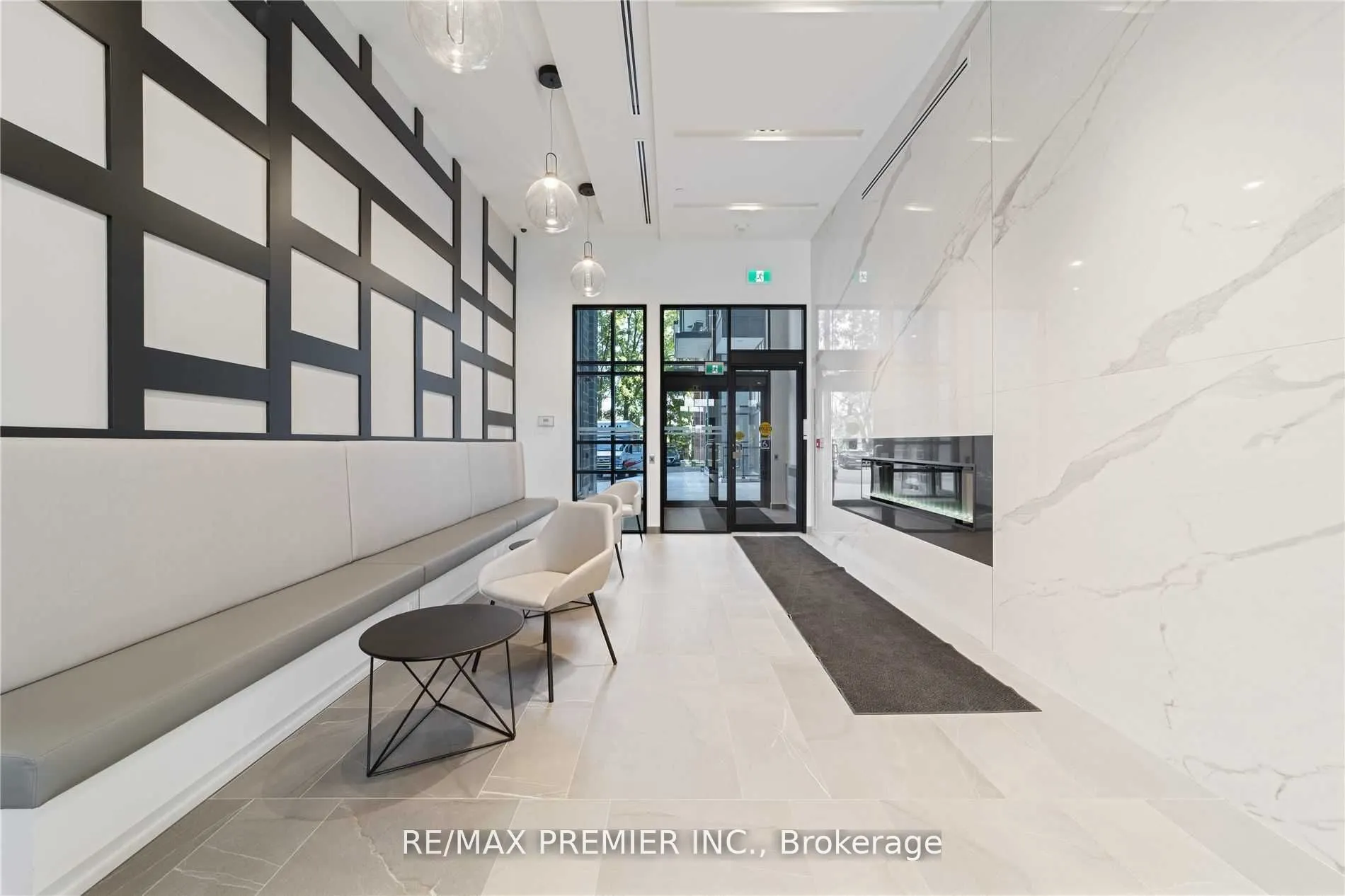 681 Yonge St, #523