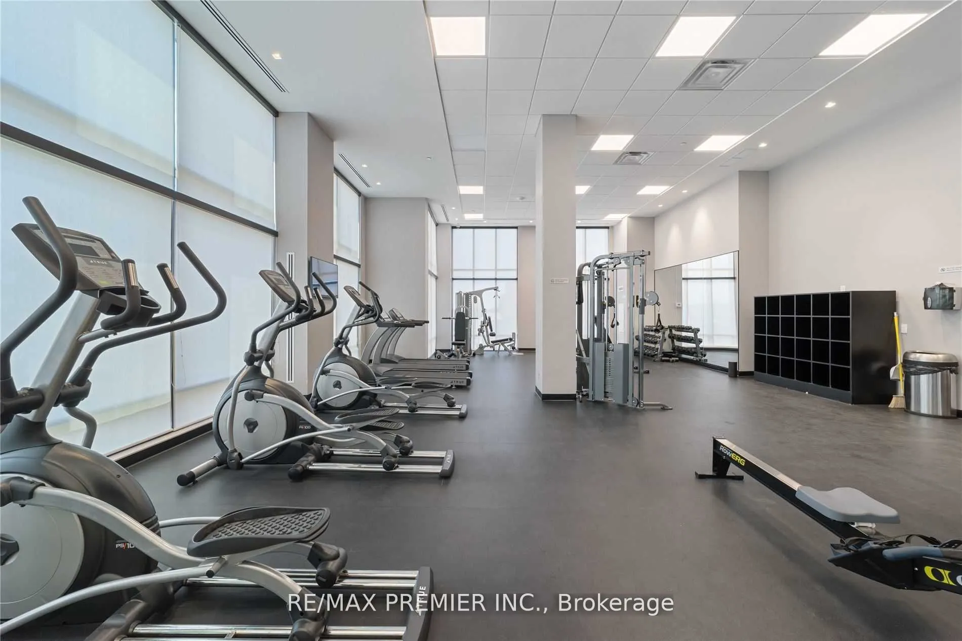 681 Yonge St, #523