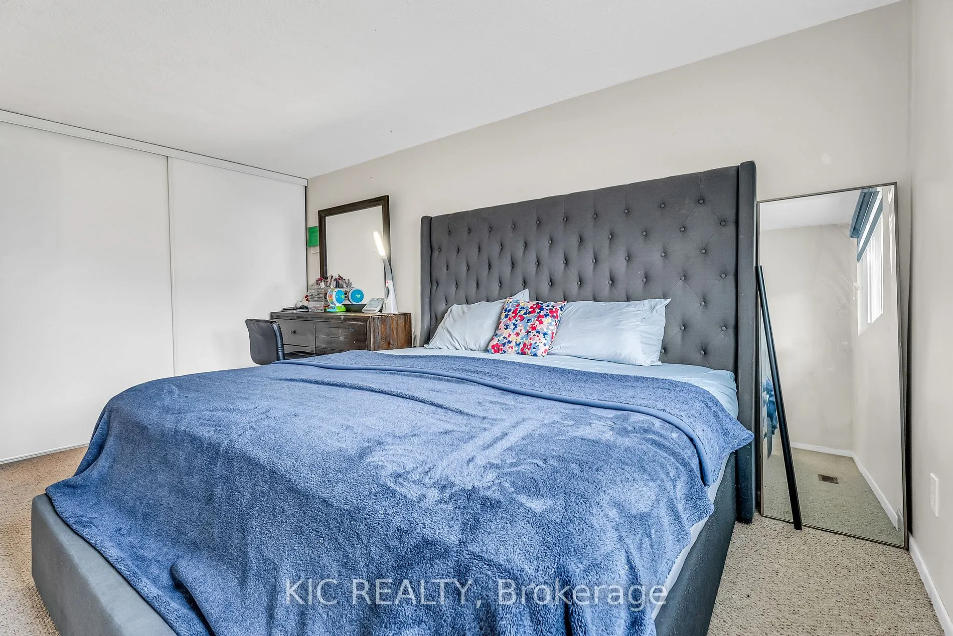 233 Innisfil Street, #19