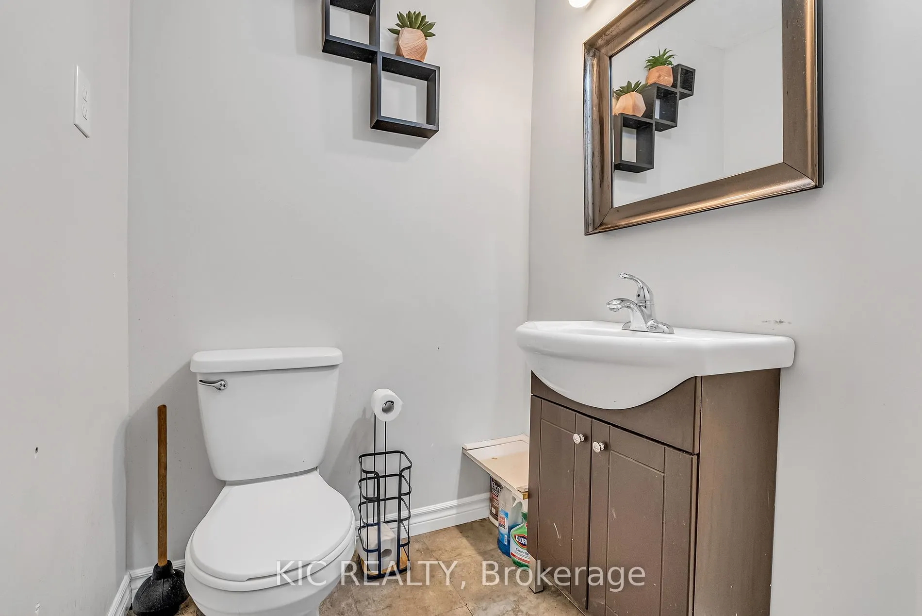233 Innisfil Street, #19