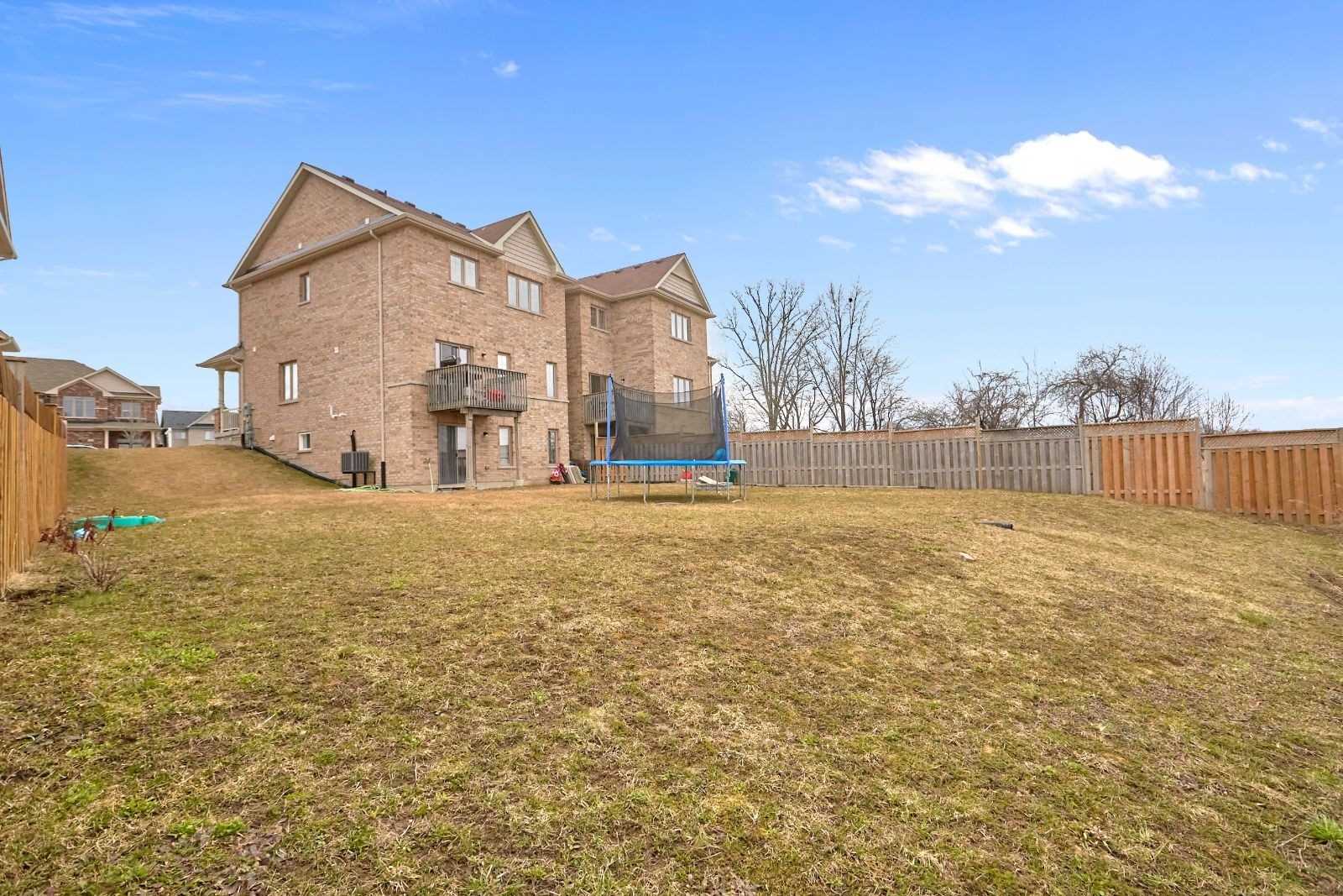 46 Forsyth Cres