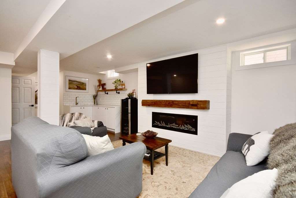 60 Crimson Ridge Rd