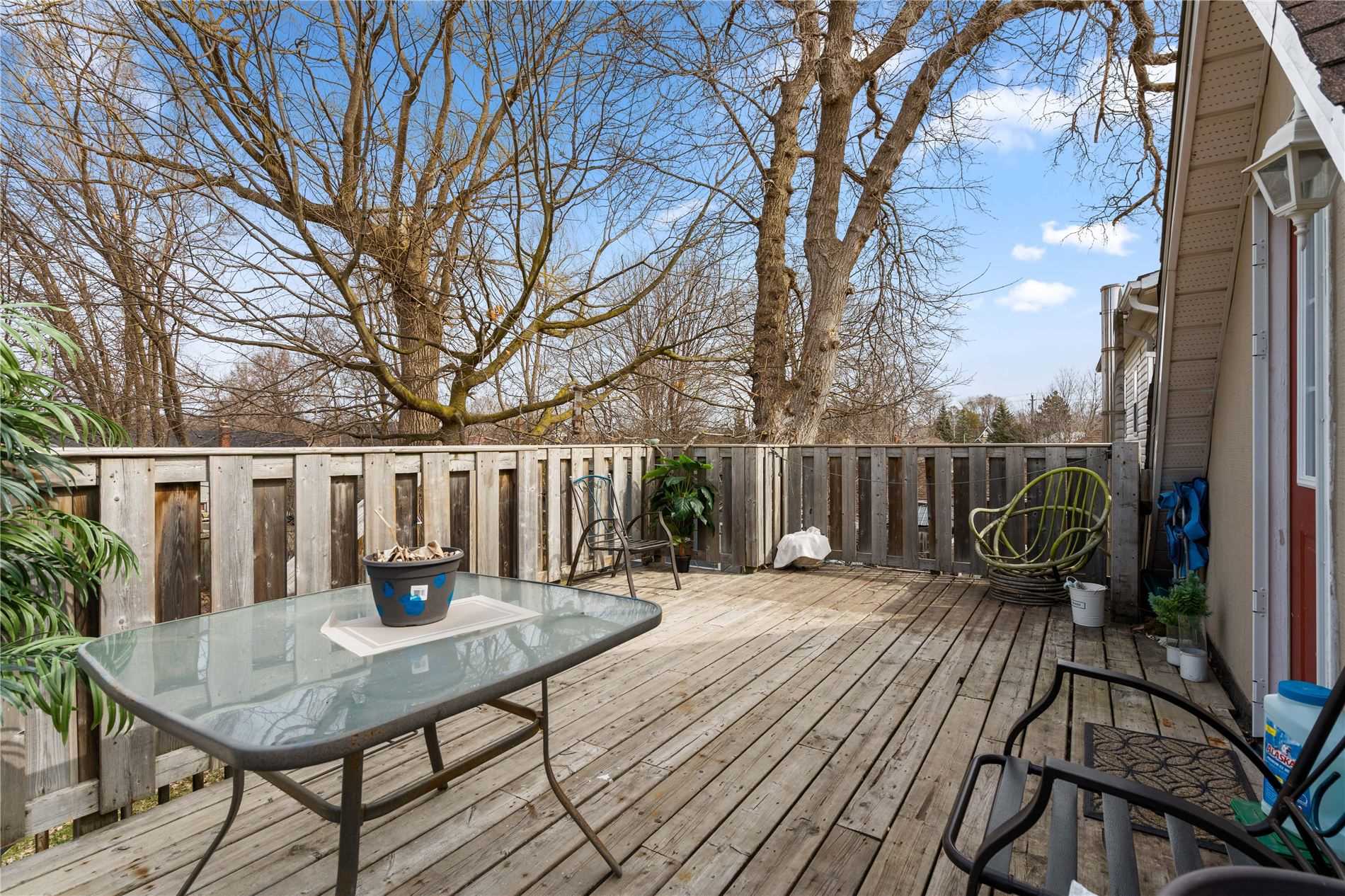 10 Dufferin St