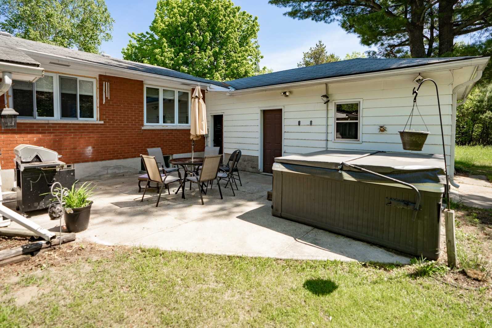 19 Locke Ave