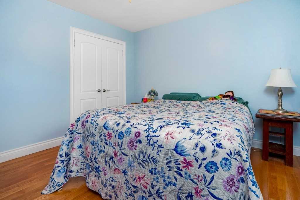 19 Locke Ave