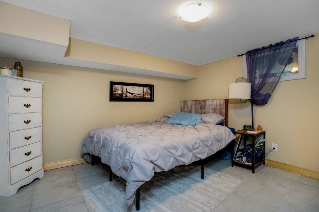 19 Locke Ave