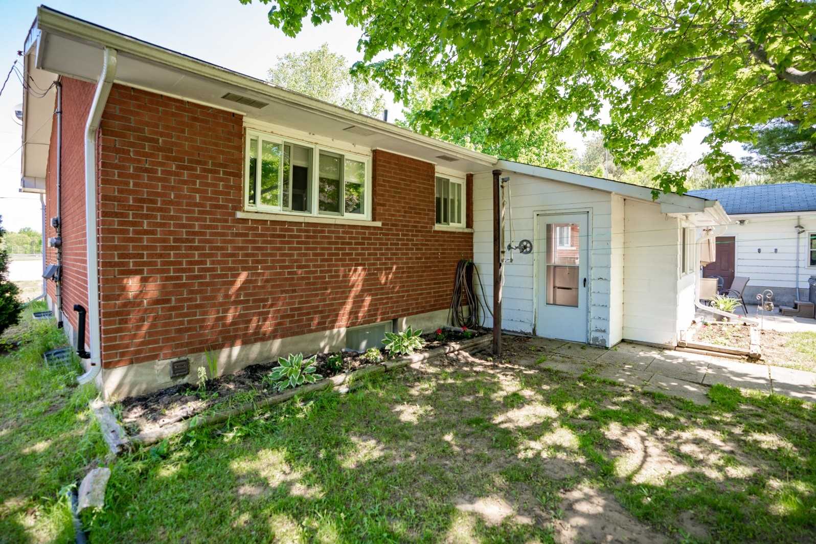 19 Locke Ave